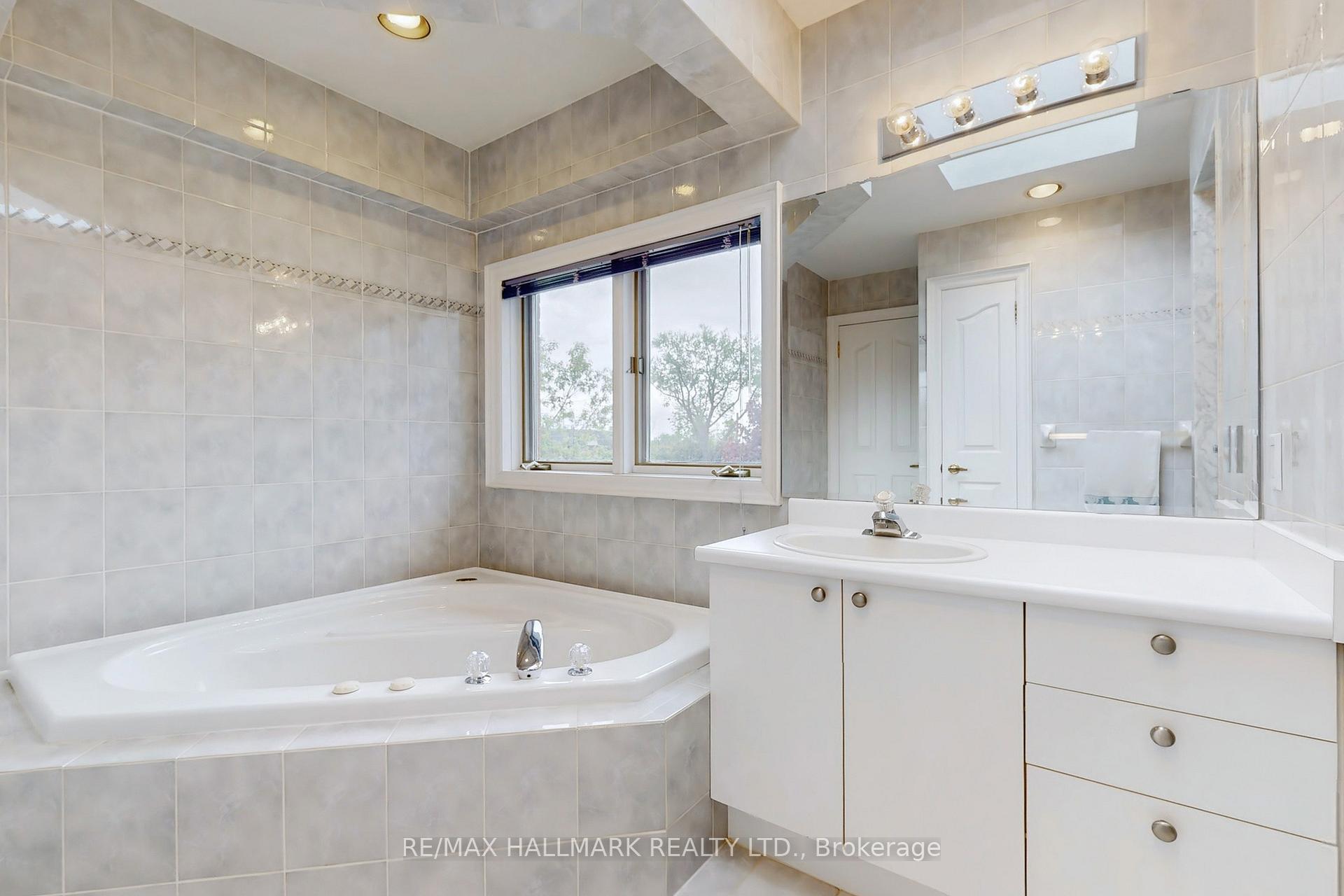 Photo 33 of 19 Hillside Avenue, Vaughan, Concord — HOMEH