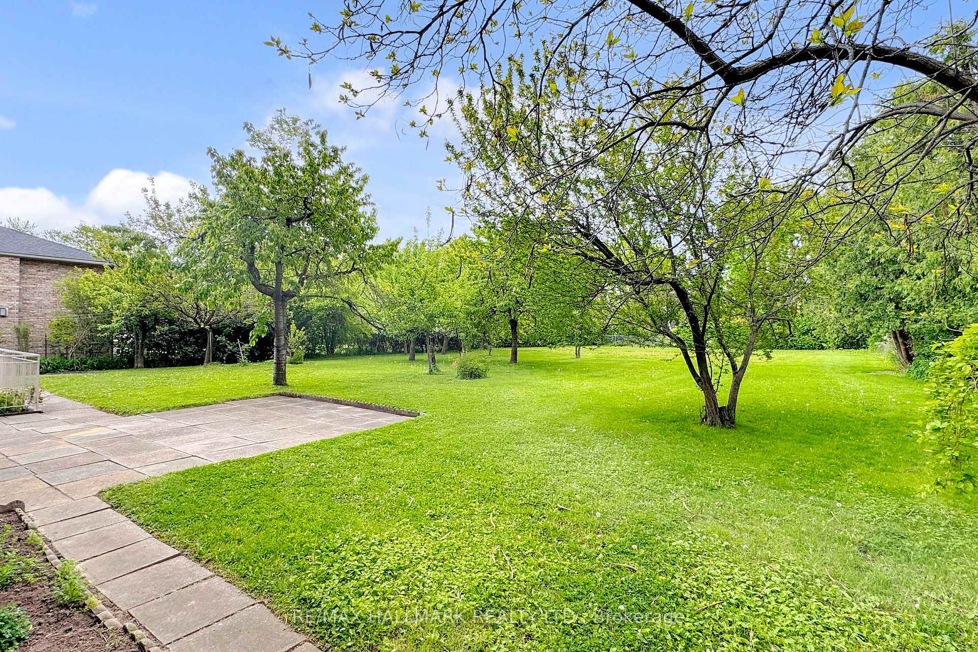 Photo 41 of 19 Hillside Avenue, Vaughan, Concord — HOMEH