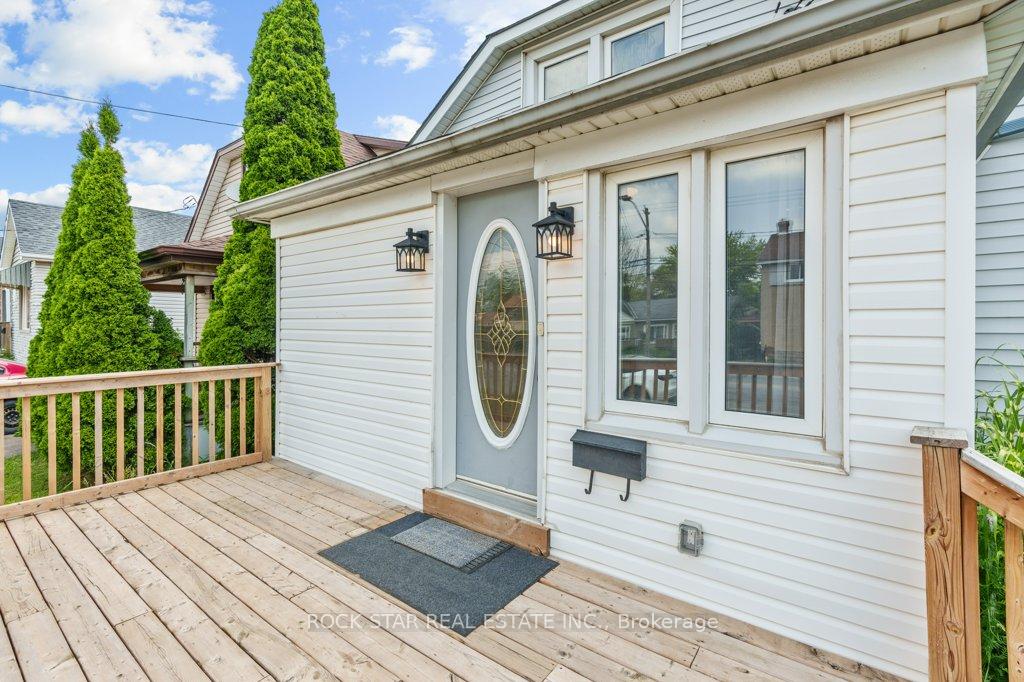 Photo 2 of 158 Crowland Avenue, Welland, Lincoln/Crowland — HOMEH
