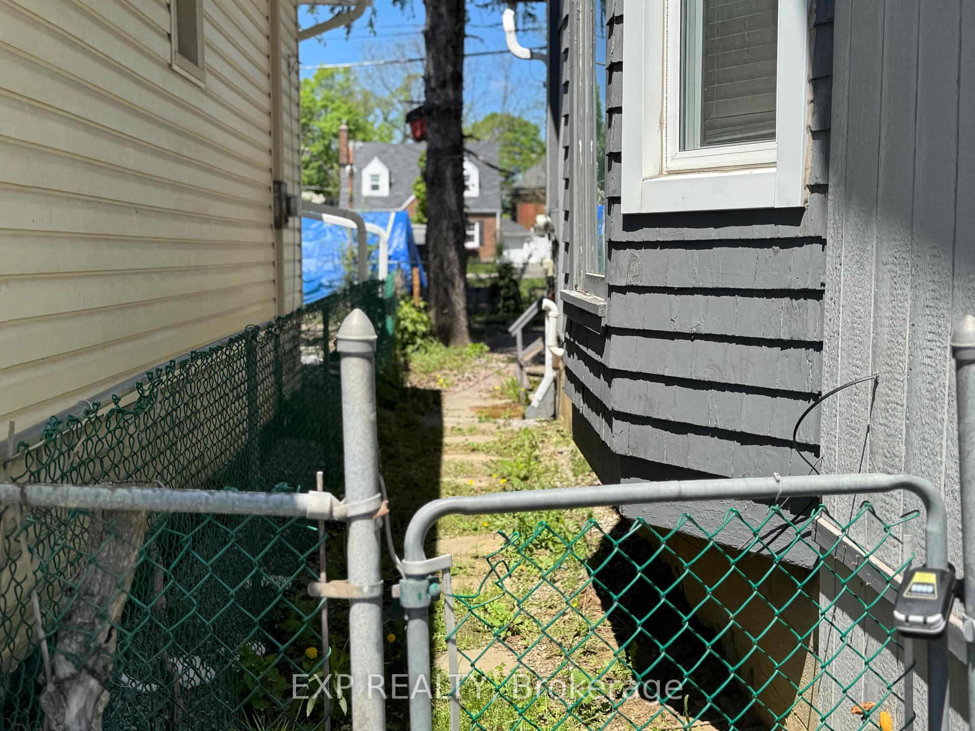 Photo 14 of 198 Lansdowne Street W, Peterborough, Town Ward 3 — HOMEH