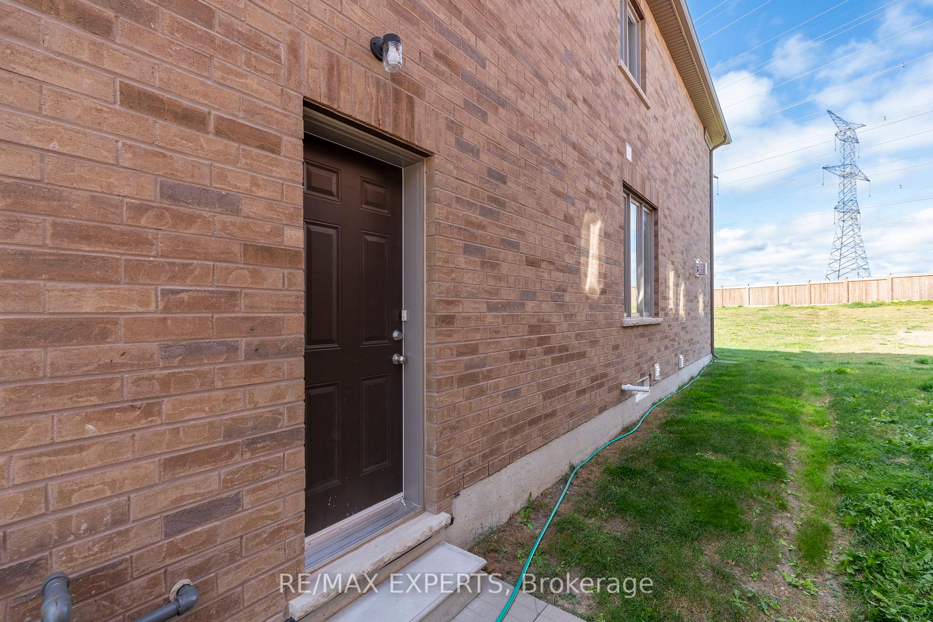 Photo 3 of 324 Windfields Farm Drive W, Oshawa, Windfields — HOMEH