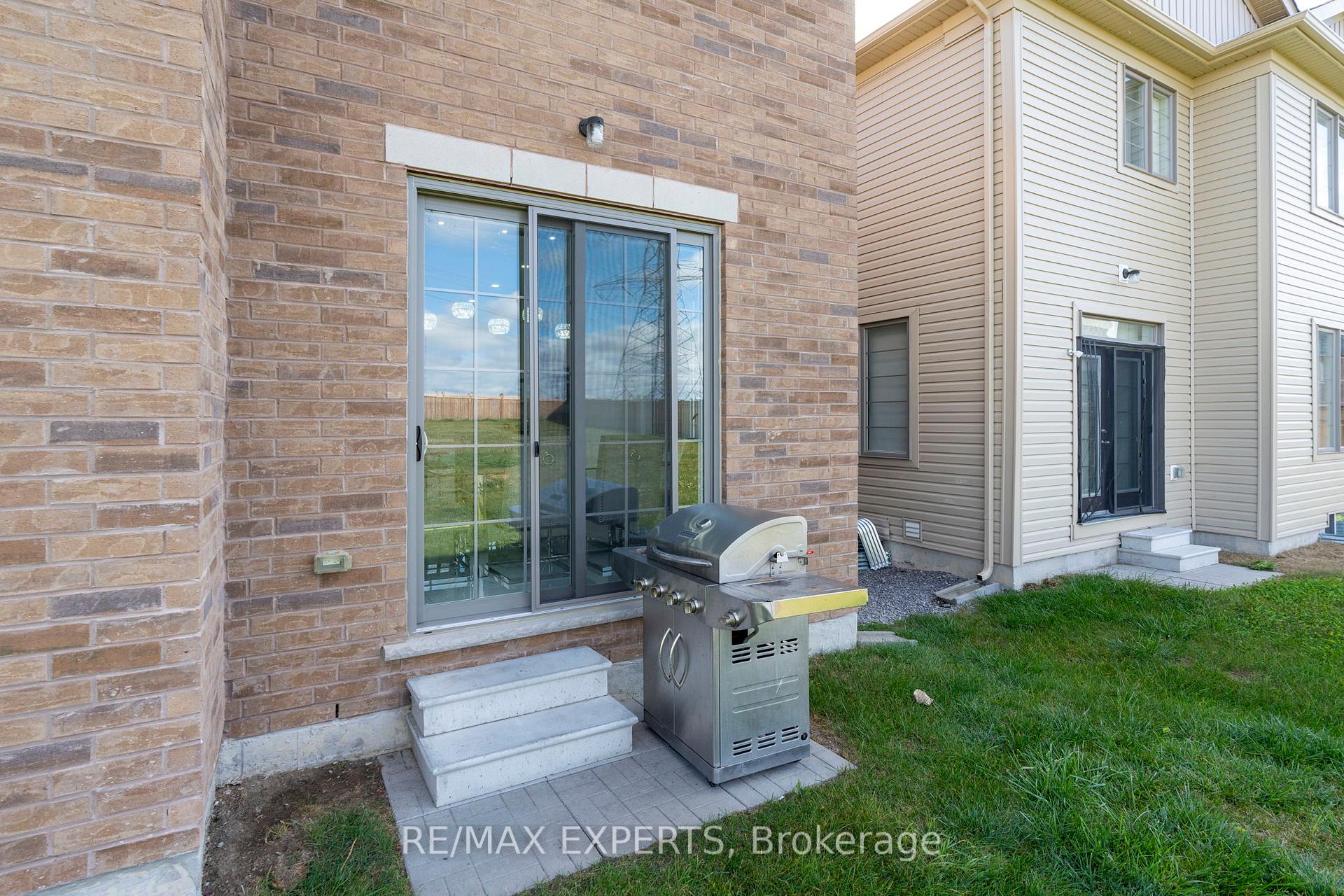 Photo 5 of 324 Windfields Farm Drive W, Oshawa, Windfields — HOMEH