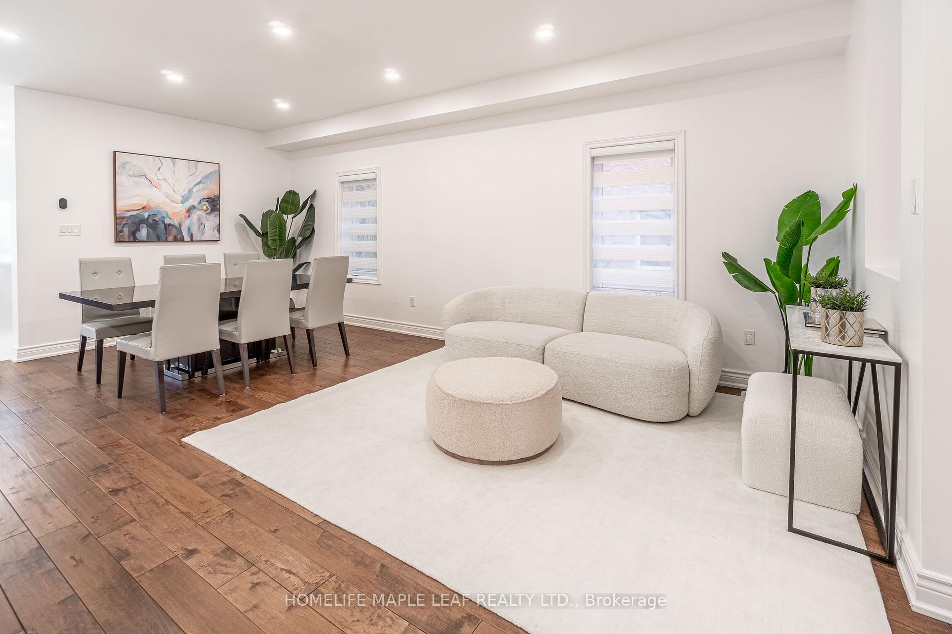Photo 3 of 31 Maurier Boulevard, Vaughan, Patterson — HOMEH
