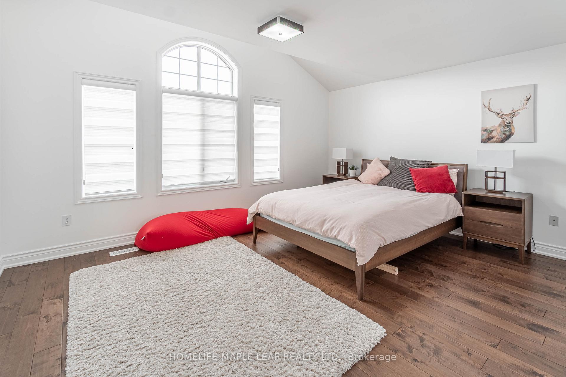 Photo 5 of 31 Maurier Boulevard, Vaughan, Patterson — HOMEH