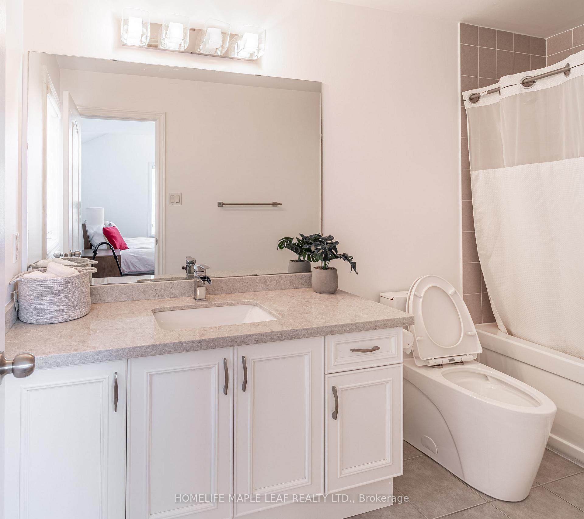 Photo 6 of 31 Maurier Boulevard, Vaughan, Patterson — HOMEH