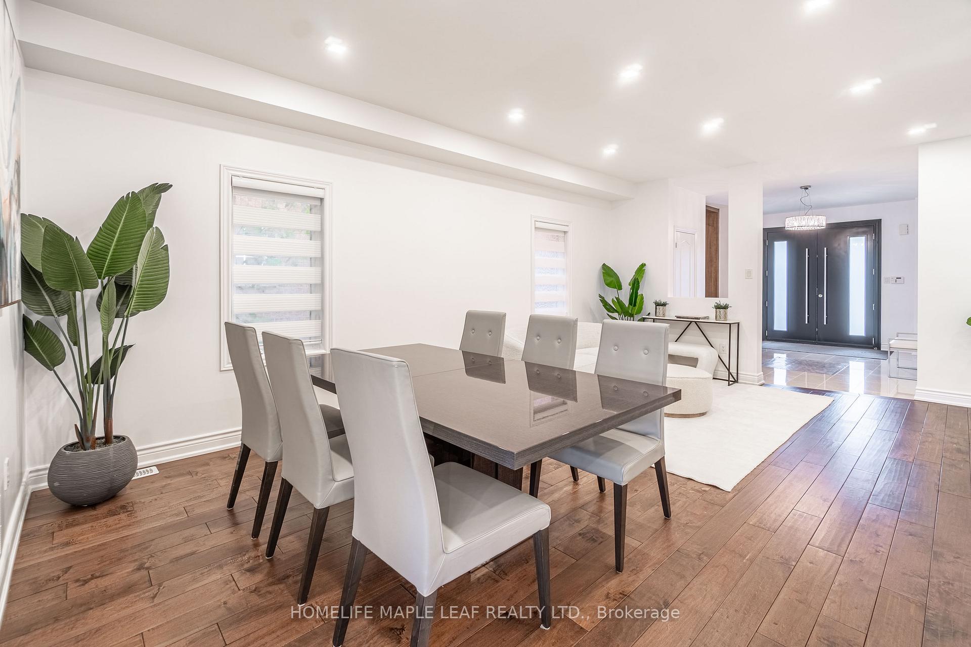 Photo 8 of 31 Maurier Boulevard, Vaughan, Patterson — HOMEH