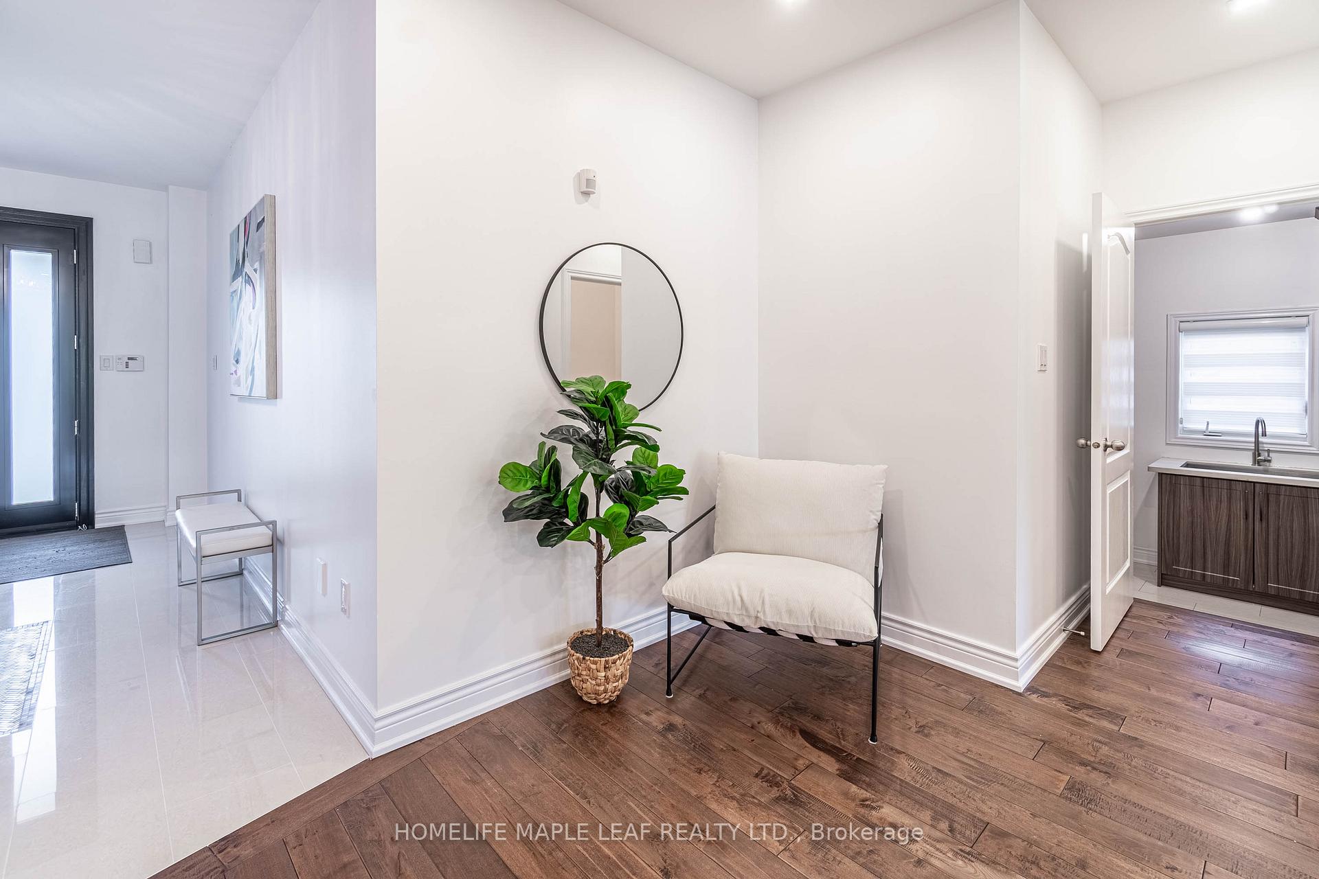Photo 9 of 31 Maurier Boulevard, Vaughan, Patterson — HOMEH