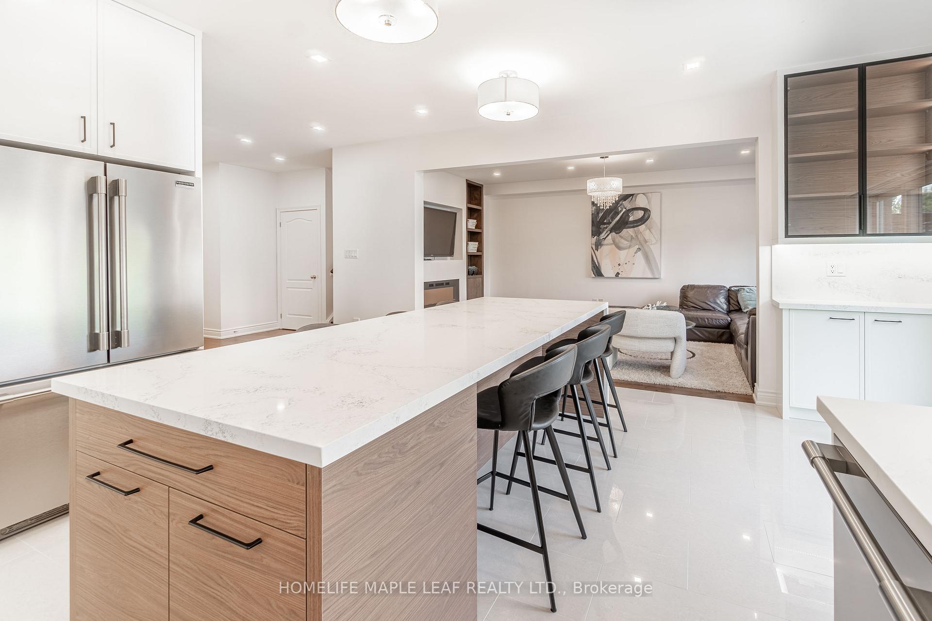 Photo 11 of 31 Maurier Boulevard, Vaughan, Patterson — HOMEH