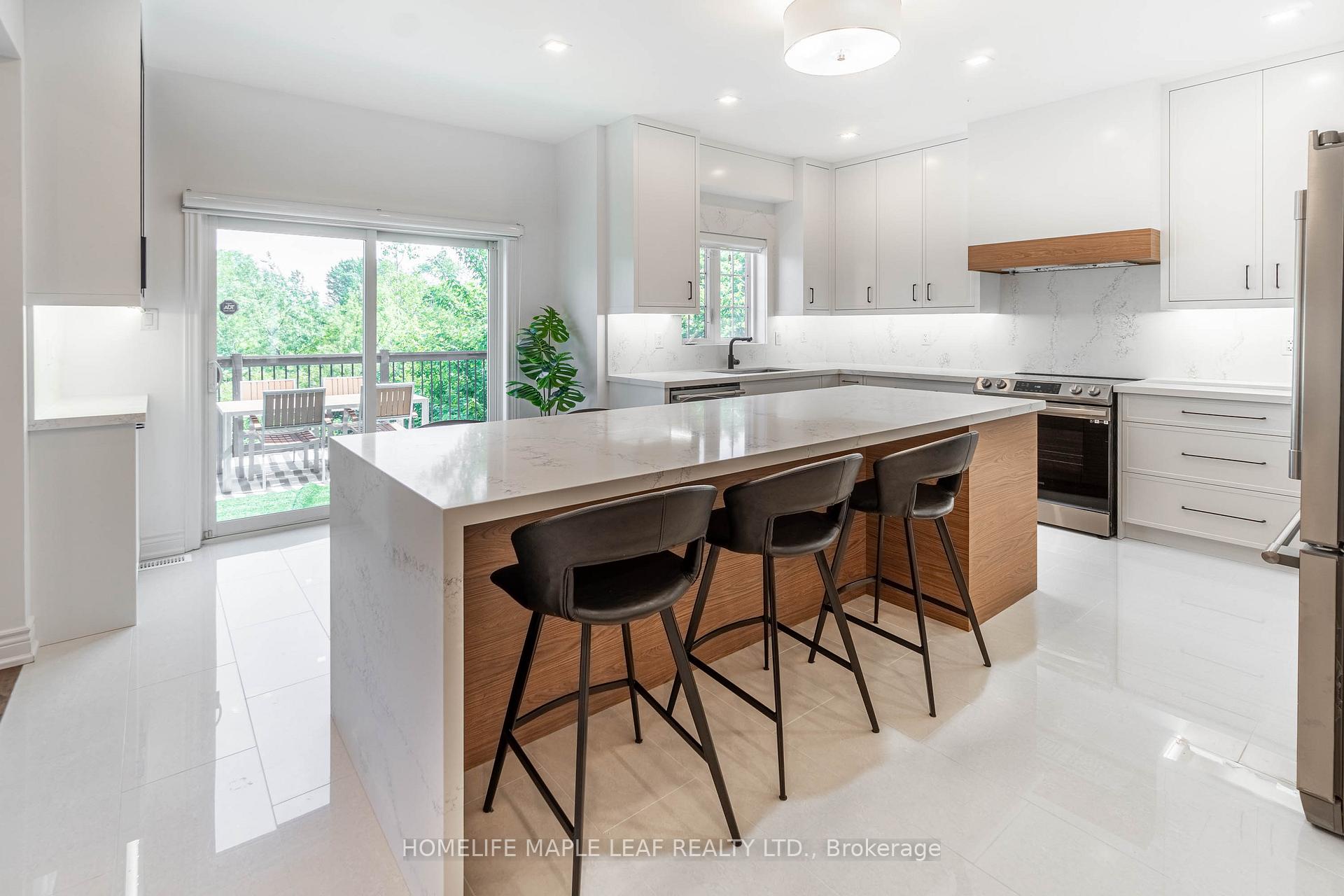 Photo 12 of 31 Maurier Boulevard, Vaughan, Patterson — HOMEH