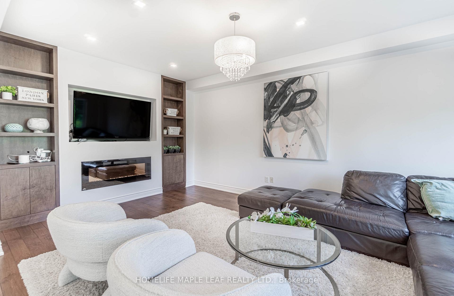 Photo 14 of 31 Maurier Boulevard, Vaughan, Patterson — HOMEH