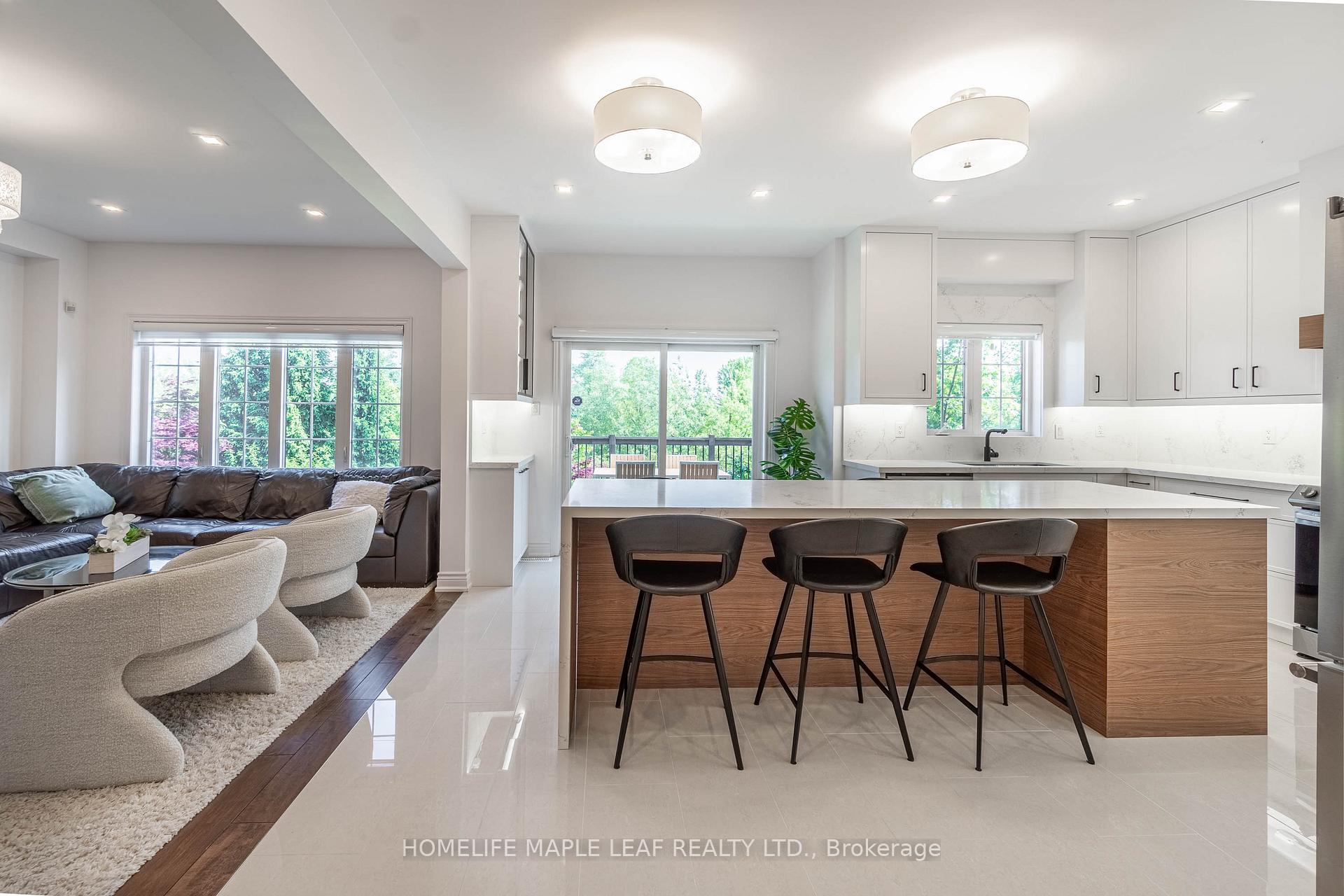 Photo 15 of 31 Maurier Boulevard, Vaughan, Patterson — HOMEH
