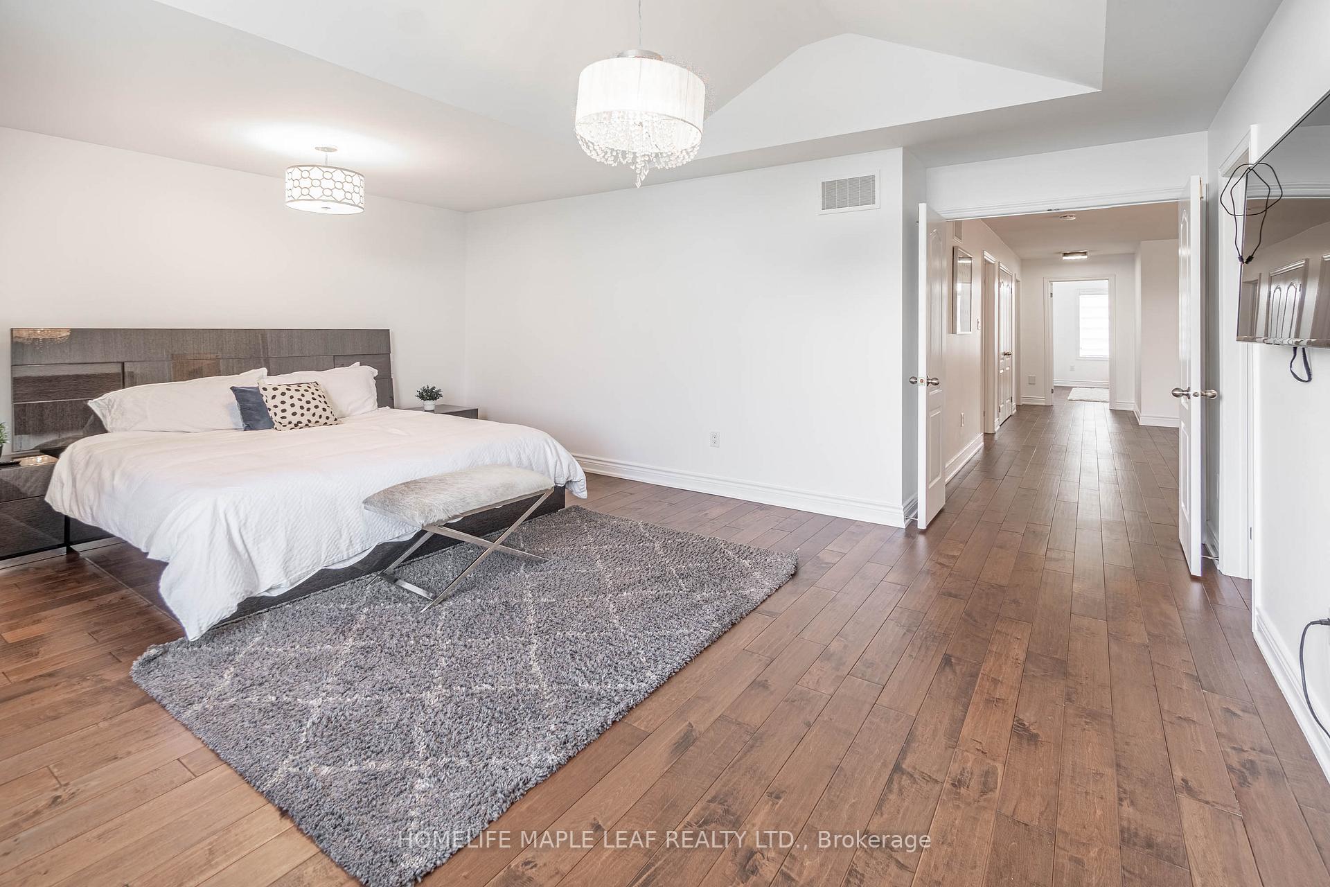 Photo 18 of 31 Maurier Boulevard, Vaughan, Patterson — HOMEH