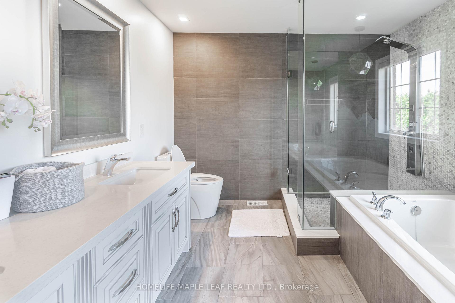 Photo 20 of 31 Maurier Boulevard, Vaughan, Patterson — HOMEH