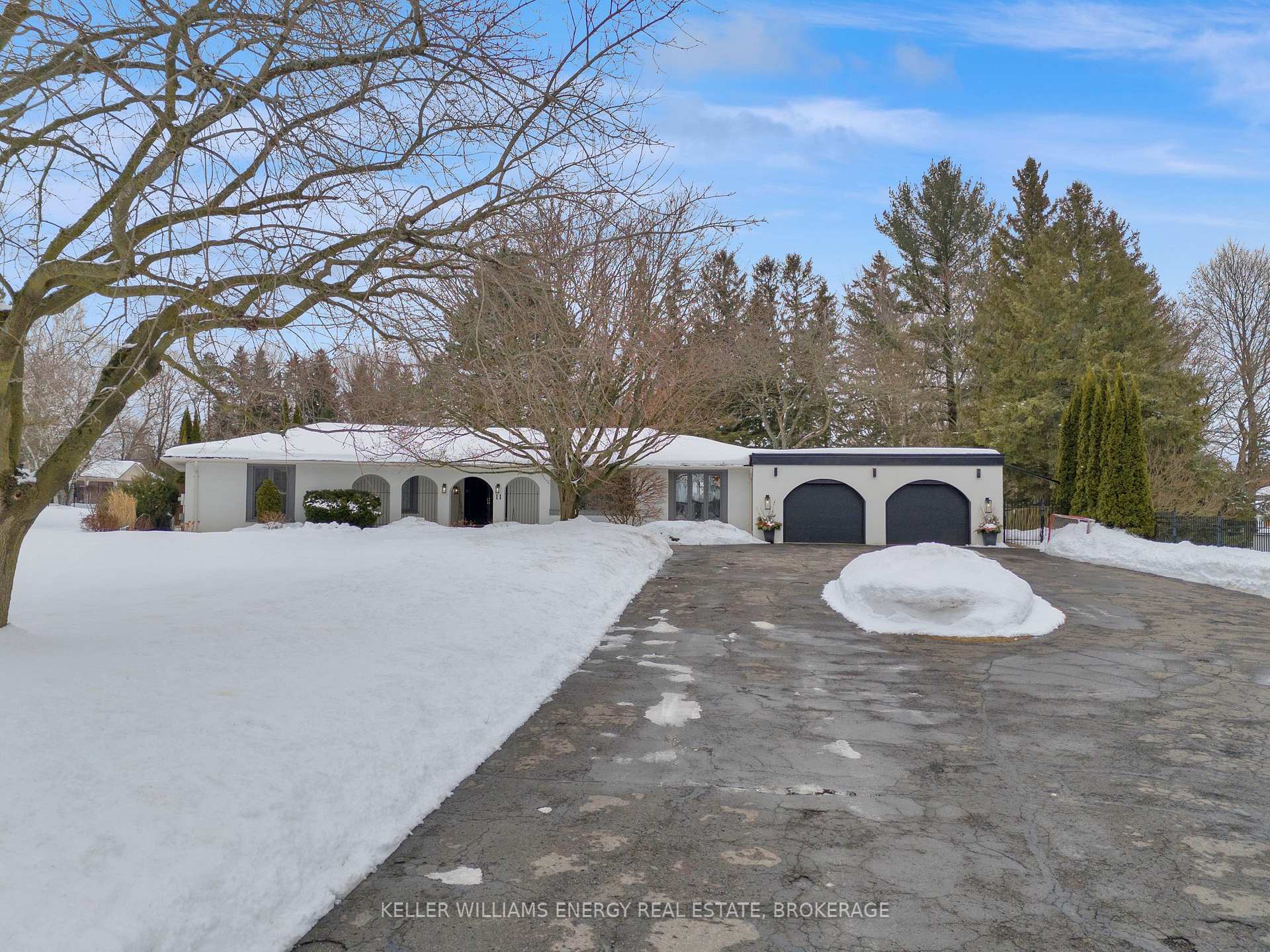 Front of 11 Glenlaura Crescent