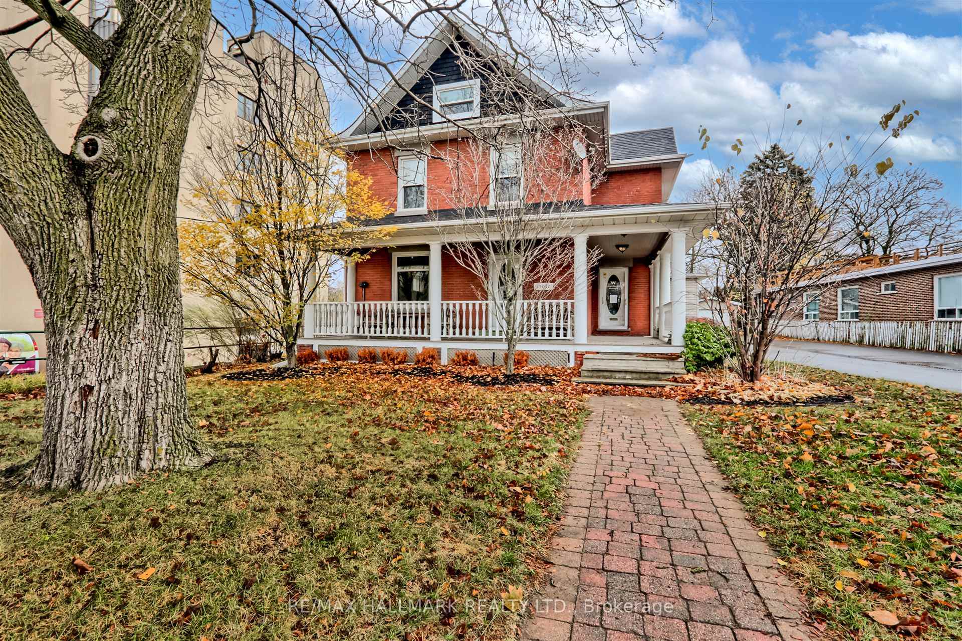 Photo 2 of 15037 Yonge Street, Aurora, Aurora Village — HOMEH