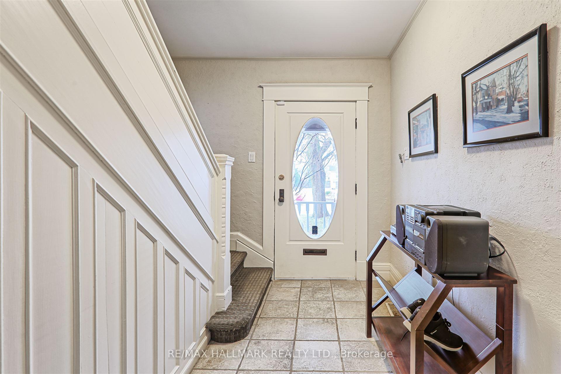 Photo 5 of 15037 Yonge Street, Aurora, Aurora Village — HOMEH