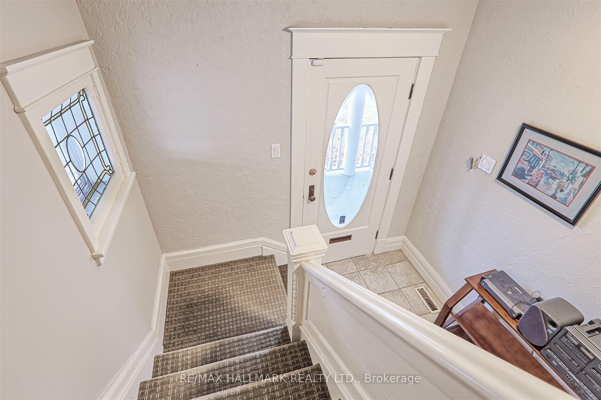 Photo 6 of 15037 Yonge Street, Aurora, Aurora Village — HOMEH