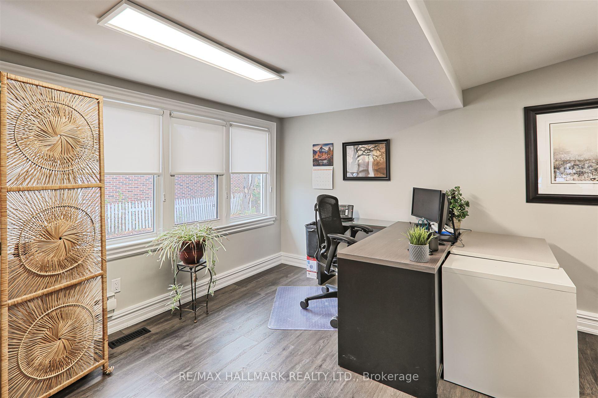 Photo 13 of 15037 Yonge Street, Aurora, Aurora Village — HOMEH