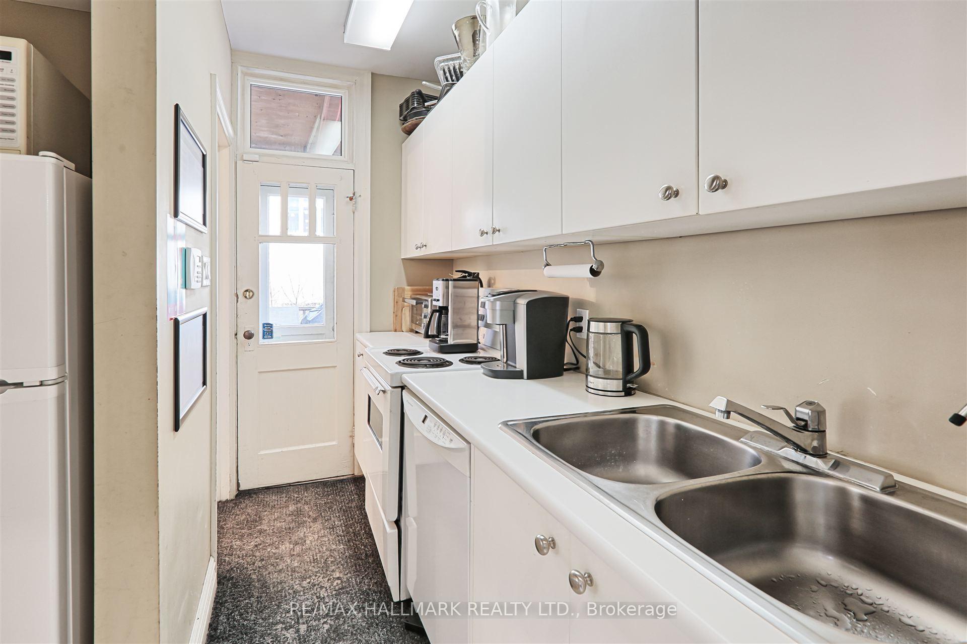 Photo 14 of 15037 Yonge Street, Aurora, Aurora Village — HOMEH