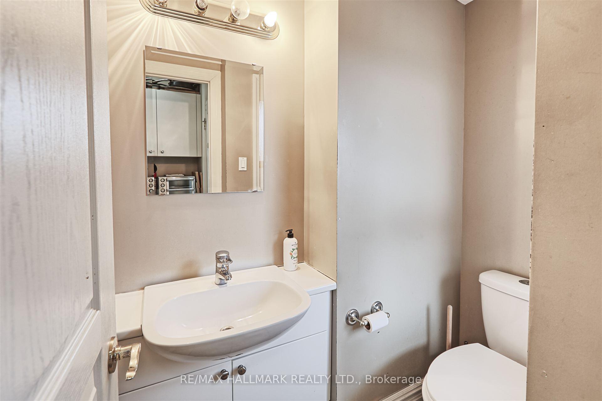 Photo 18 of 15037 Yonge Street, Aurora, Aurora Village — HOMEH