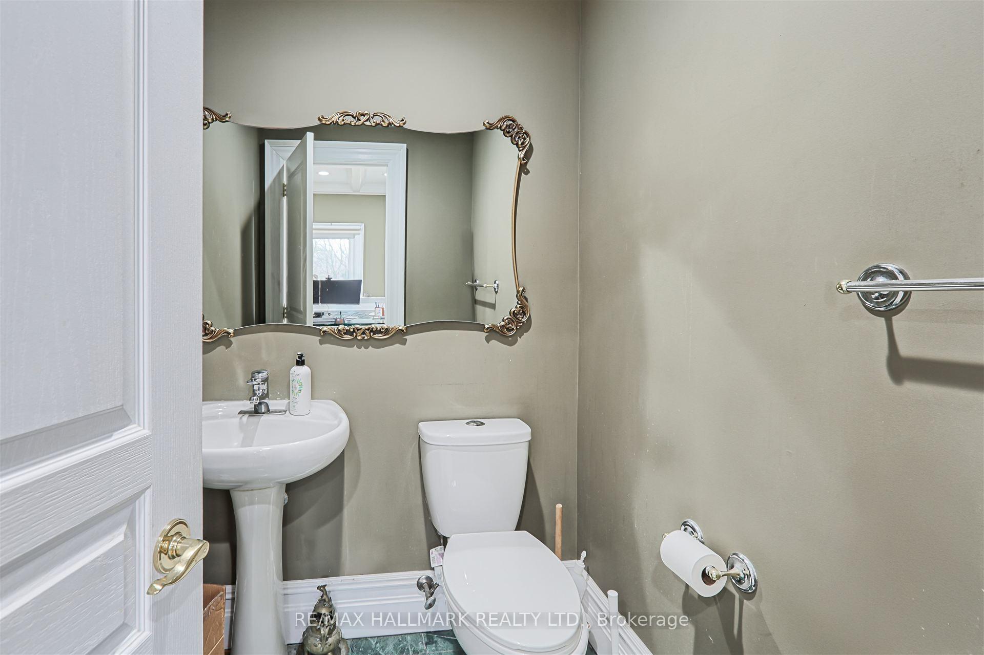 Photo 32 of 15037 Yonge Street, Aurora, Aurora Village — HOMEH