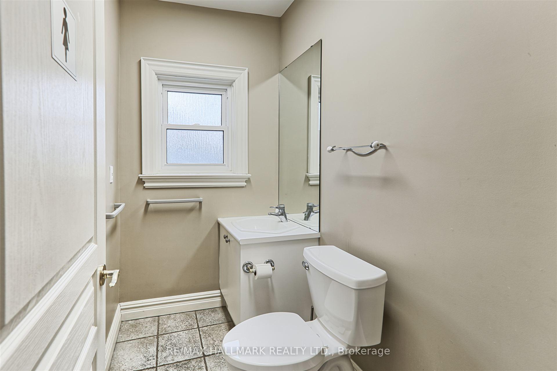 Photo 33 of 15037 Yonge Street, Aurora, Aurora Village — HOMEH