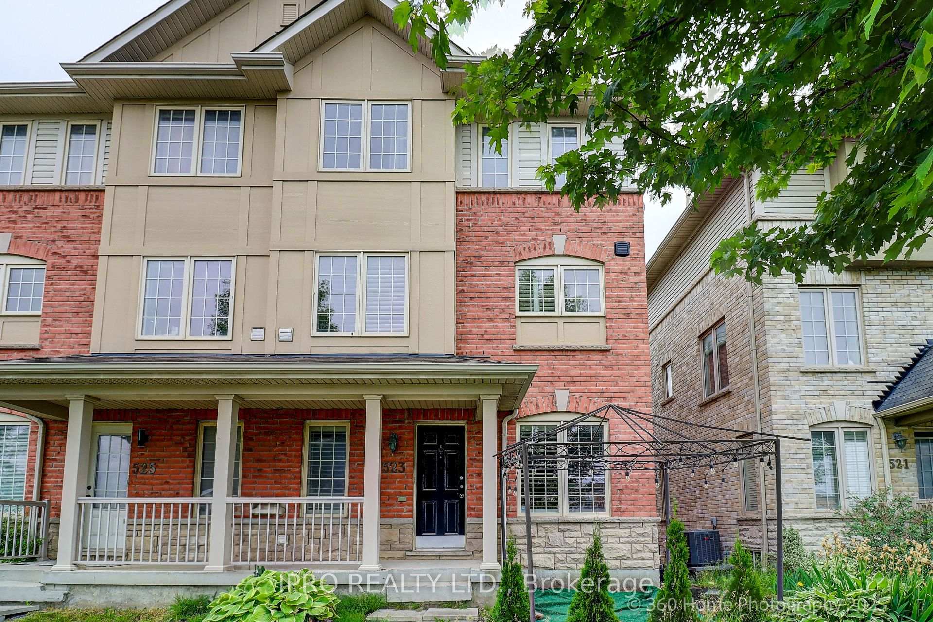 Photo 2 of 523 Rossland Road, Ajax, Central East — HOMEH