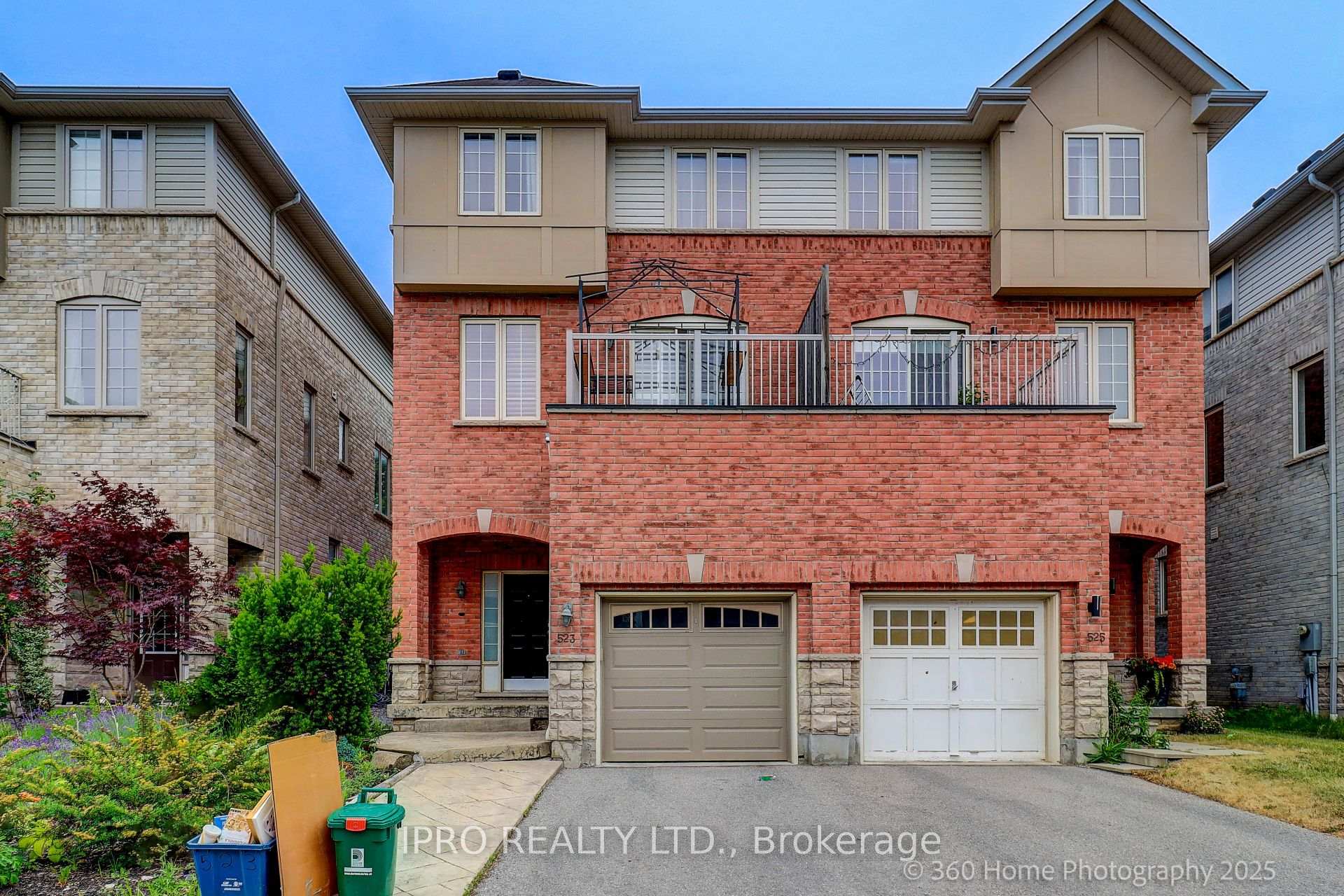 Photo 3 of 523 Rossland Road, Ajax, Central East — HOMEH