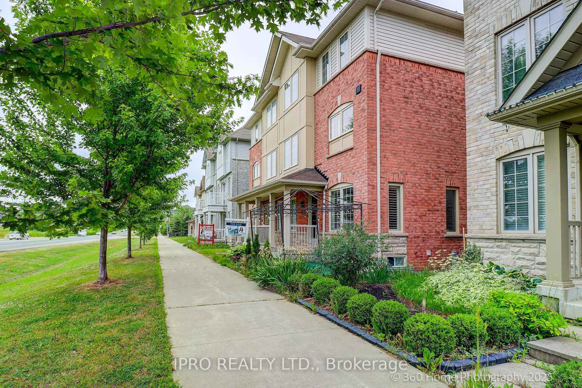 Photo 4 of 523 Rossland Road, Ajax, Central East — HOMEH