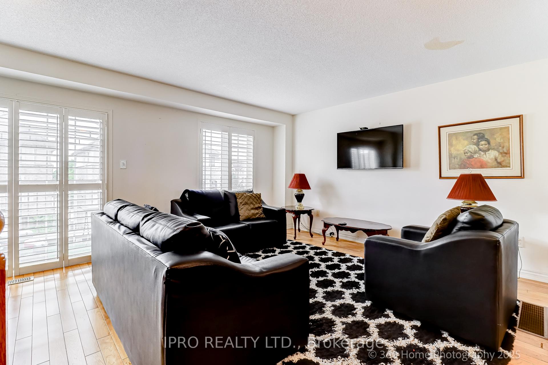 Photo 5 of 523 Rossland Road, Ajax, Central East — HOMEH