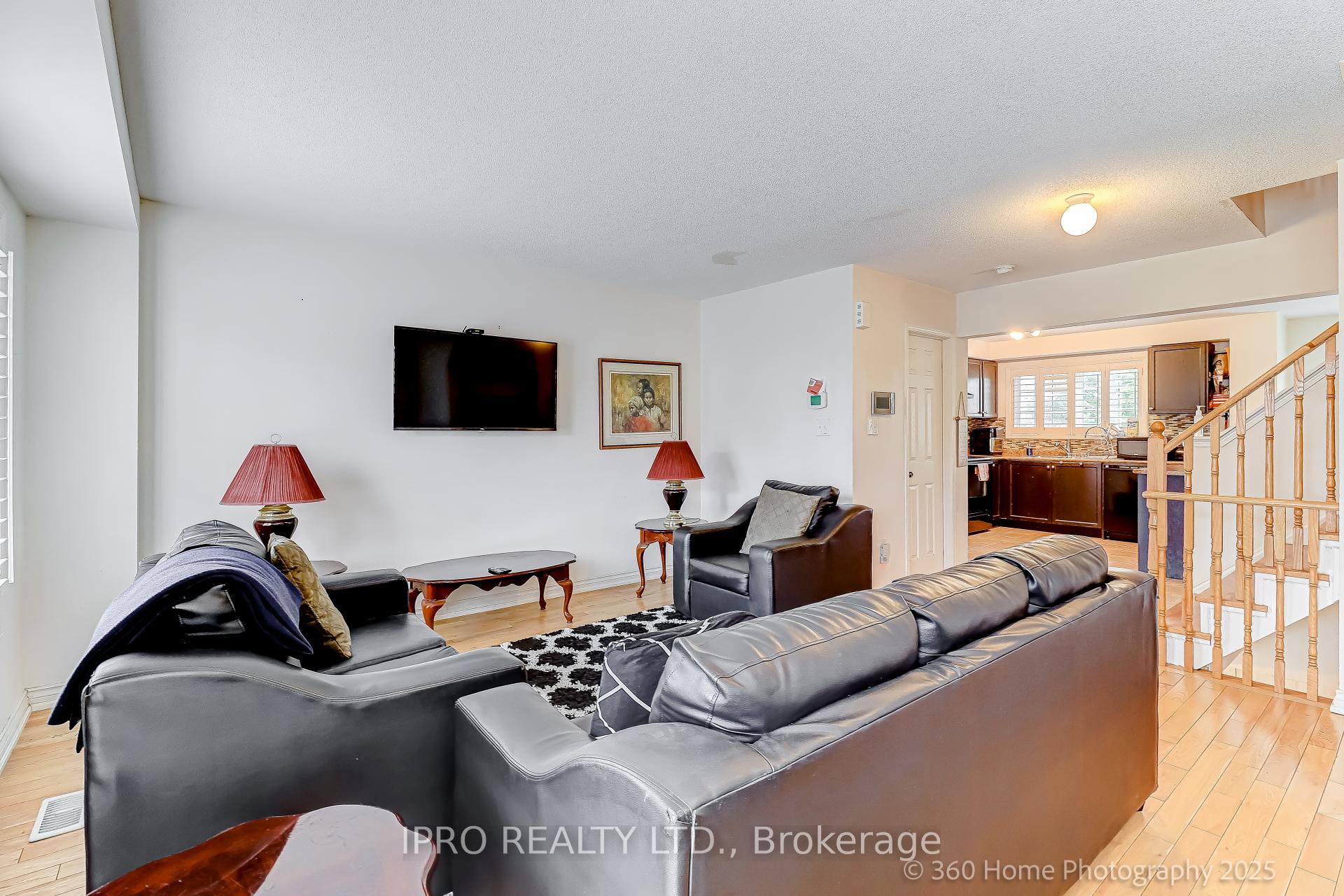 Photo 7 of 523 Rossland Road, Ajax, Central East — HOMEH
