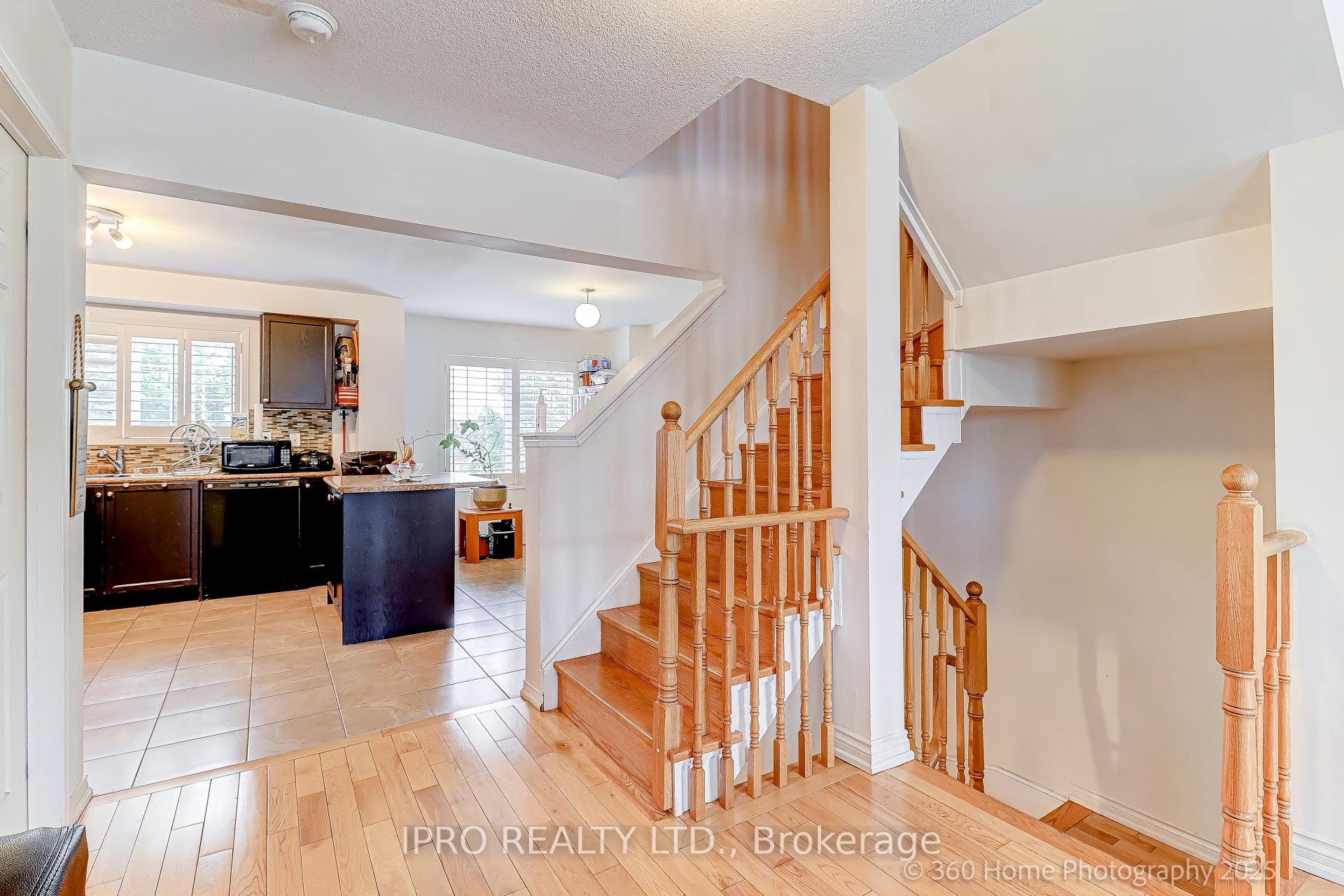 Photo 9 of 523 Rossland Road, Ajax, Central East — HOMEH
