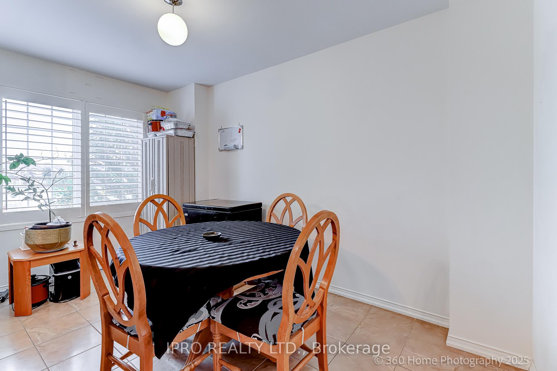 Photo 10 of 523 Rossland Road, Ajax, Central East — HOMEH