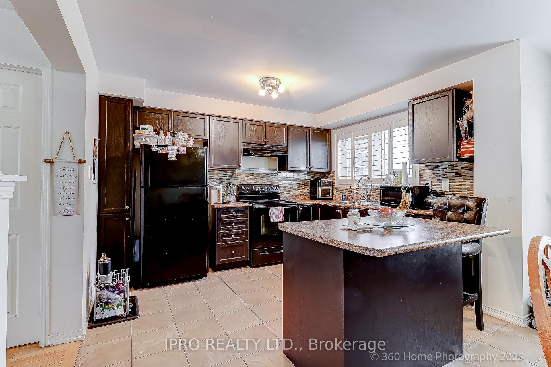 Photo 11 of 523 Rossland Road, Ajax, Central East — HOMEH