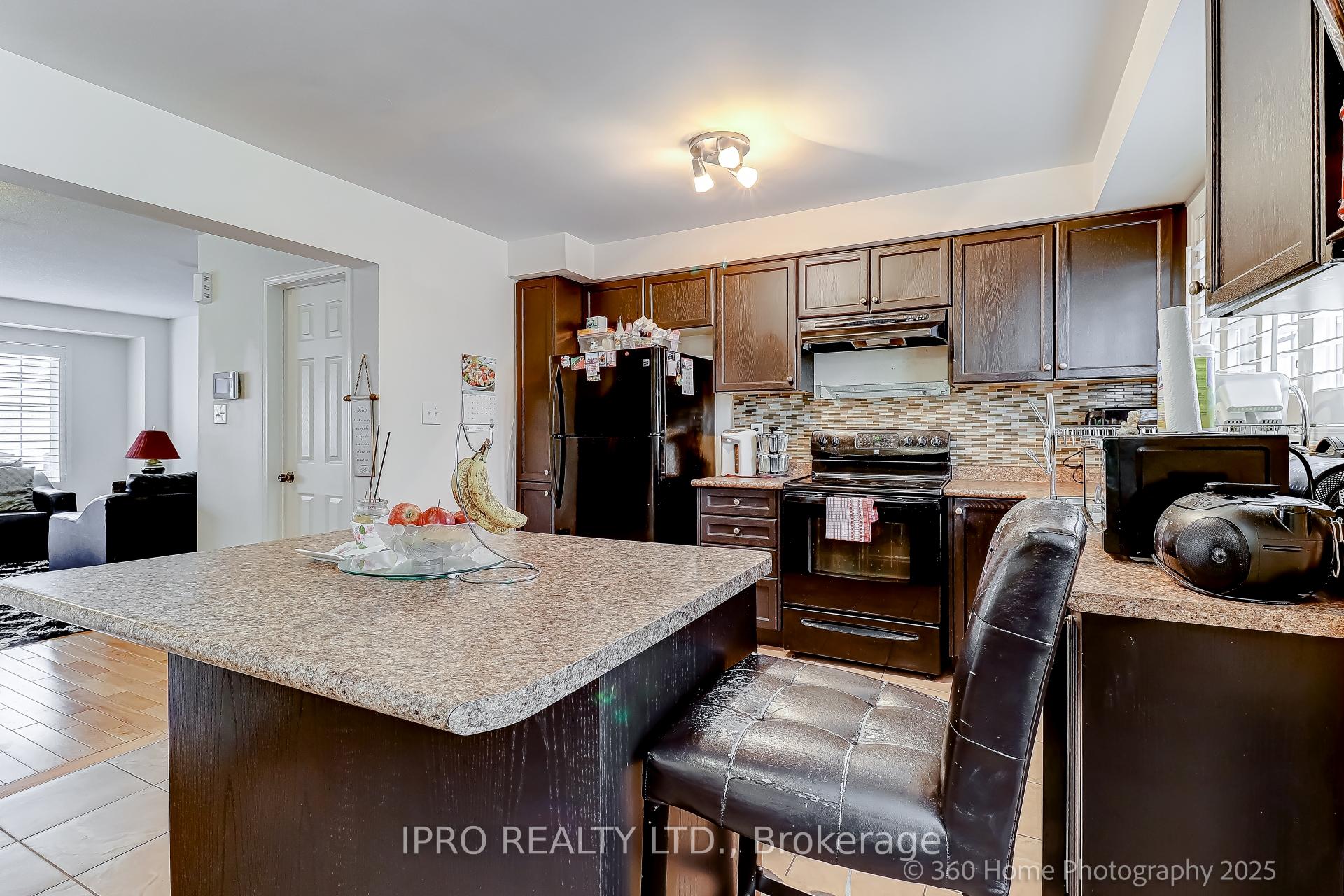 Photo 13 of 523 Rossland Road, Ajax, Central East — HOMEH
