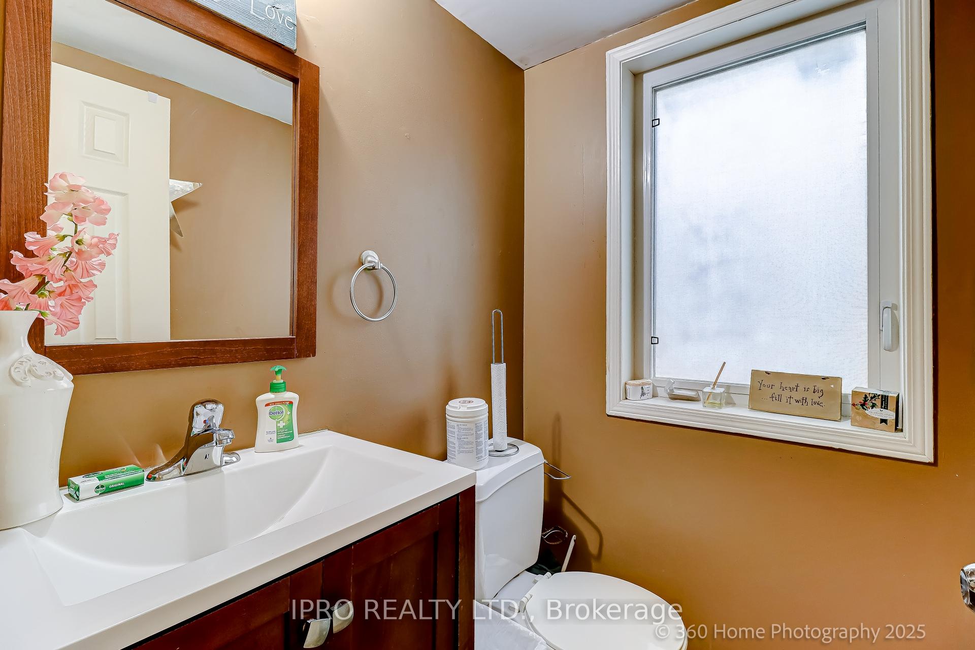 Photo 12 of 523 Rossland Road, Ajax, Central East — HOMEH