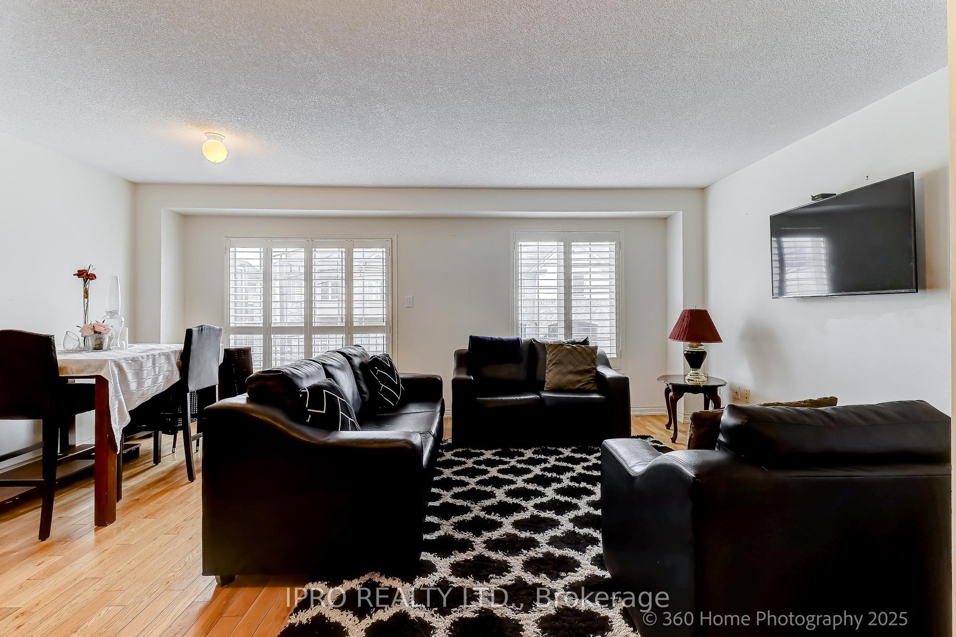 Photo 14 of 523 Rossland Road, Ajax, Central East — HOMEH