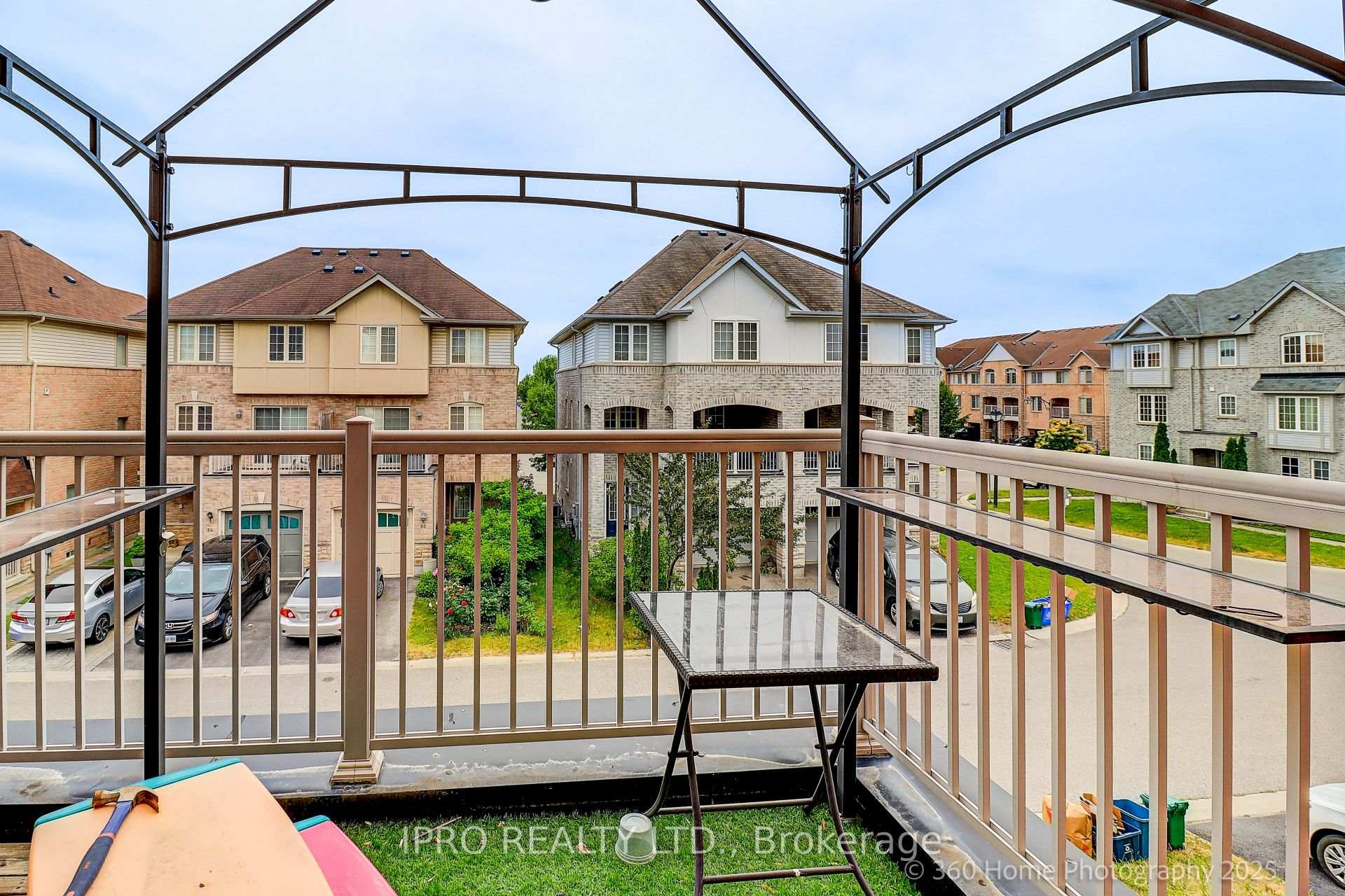 Photo 15 of 523 Rossland Road, Ajax, Central East — HOMEH