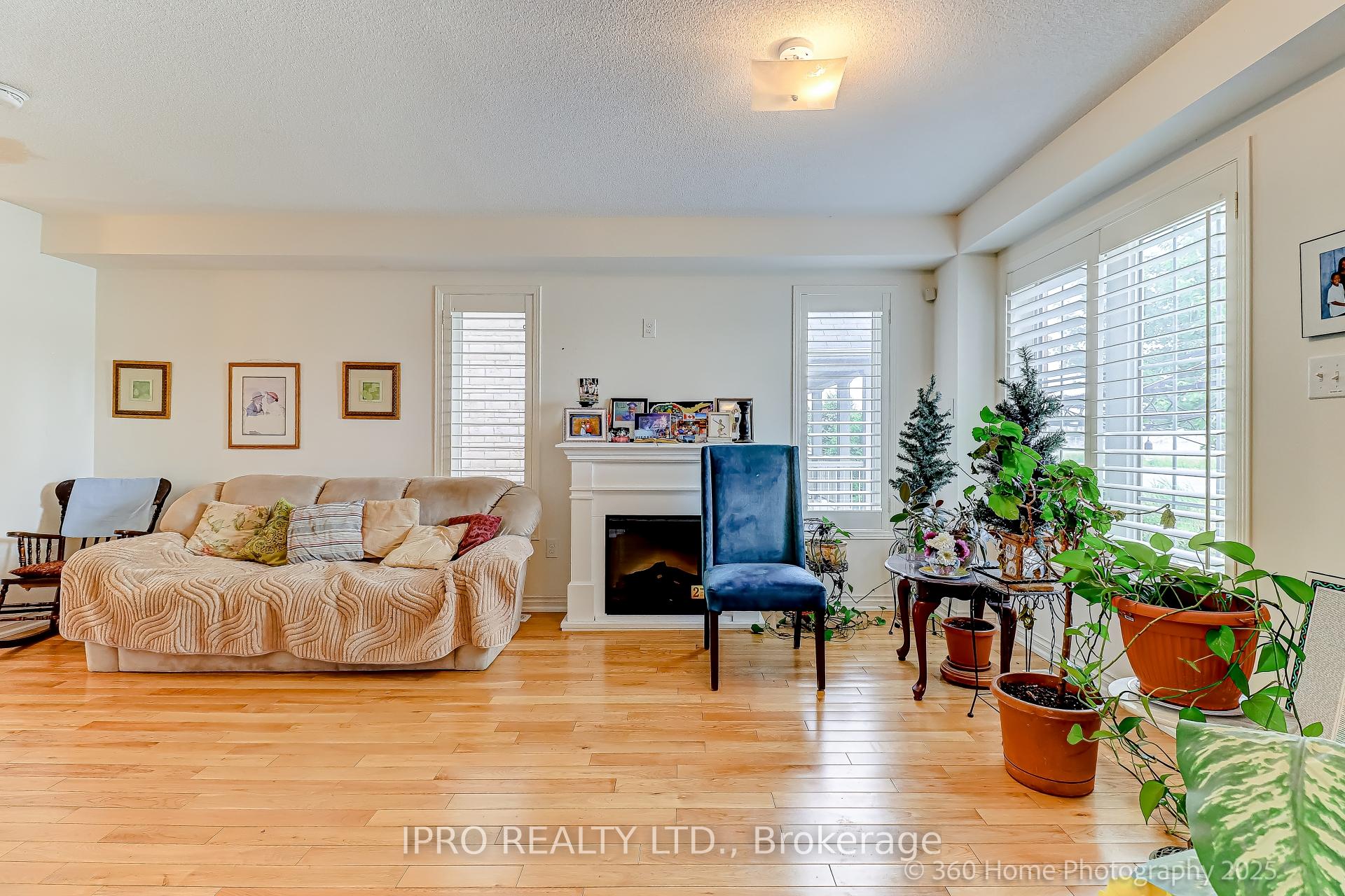 Photo 27 of 523 Rossland Road, Ajax, Central East — HOMEH