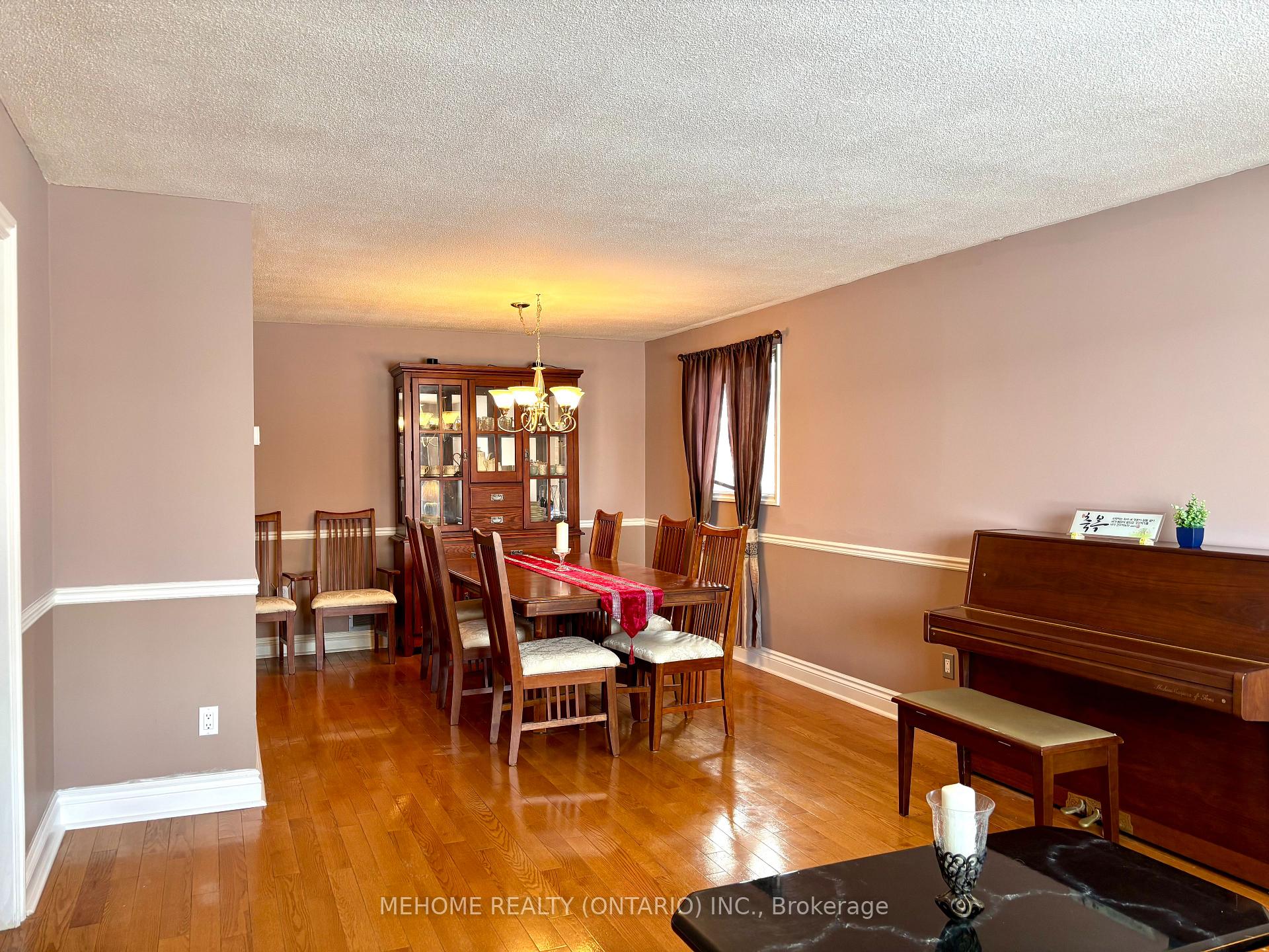 Photo 4 of 86 Quaker Ridge Road, Vaughan, Glen Shields — HOMEH