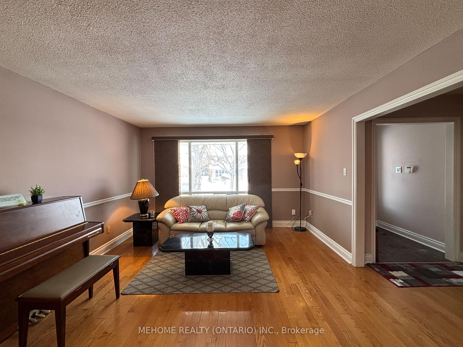 Photo 5 of 86 Quaker Ridge Road, Vaughan, Glen Shields — HOMEH
