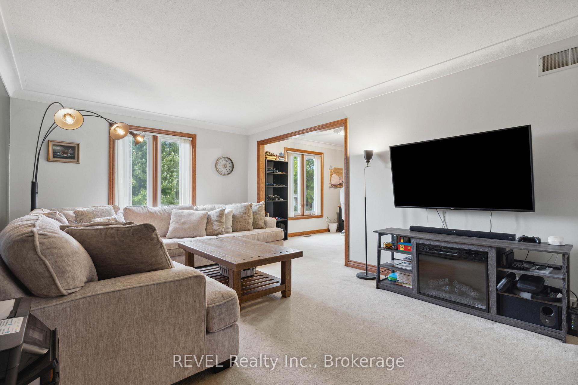 Photo 9 of 126 Colbeck Drive, Welland, Coyle Creek — HOMEH