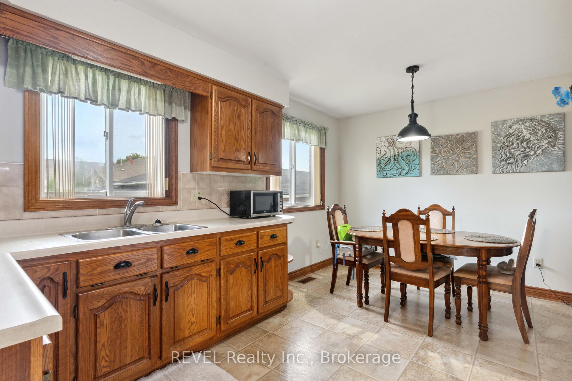Photo 12 of 126 Colbeck Drive, Welland, Coyle Creek — HOMEH