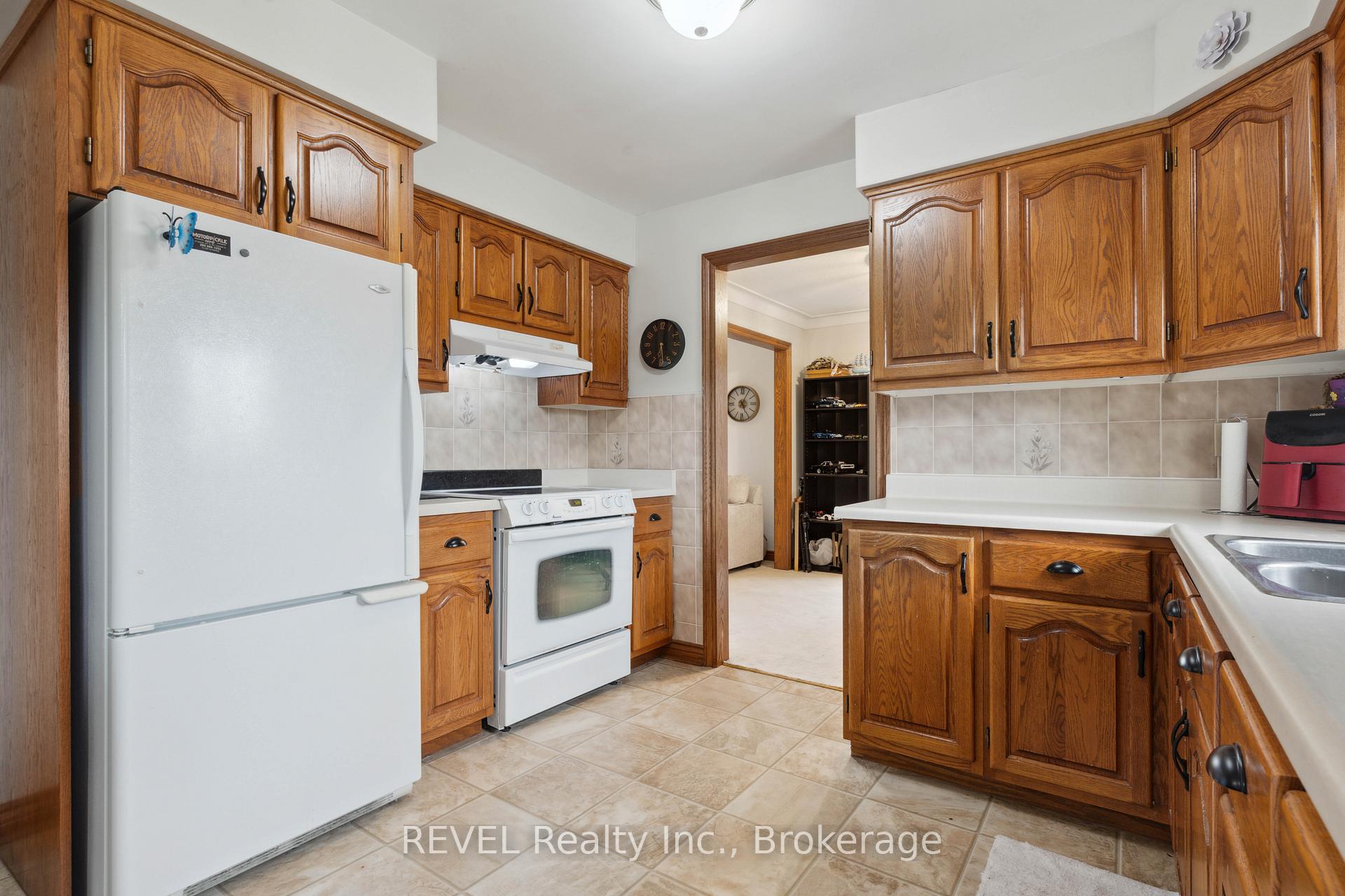 Photo 14 of 126 Colbeck Drive, Welland, Coyle Creek — HOMEH