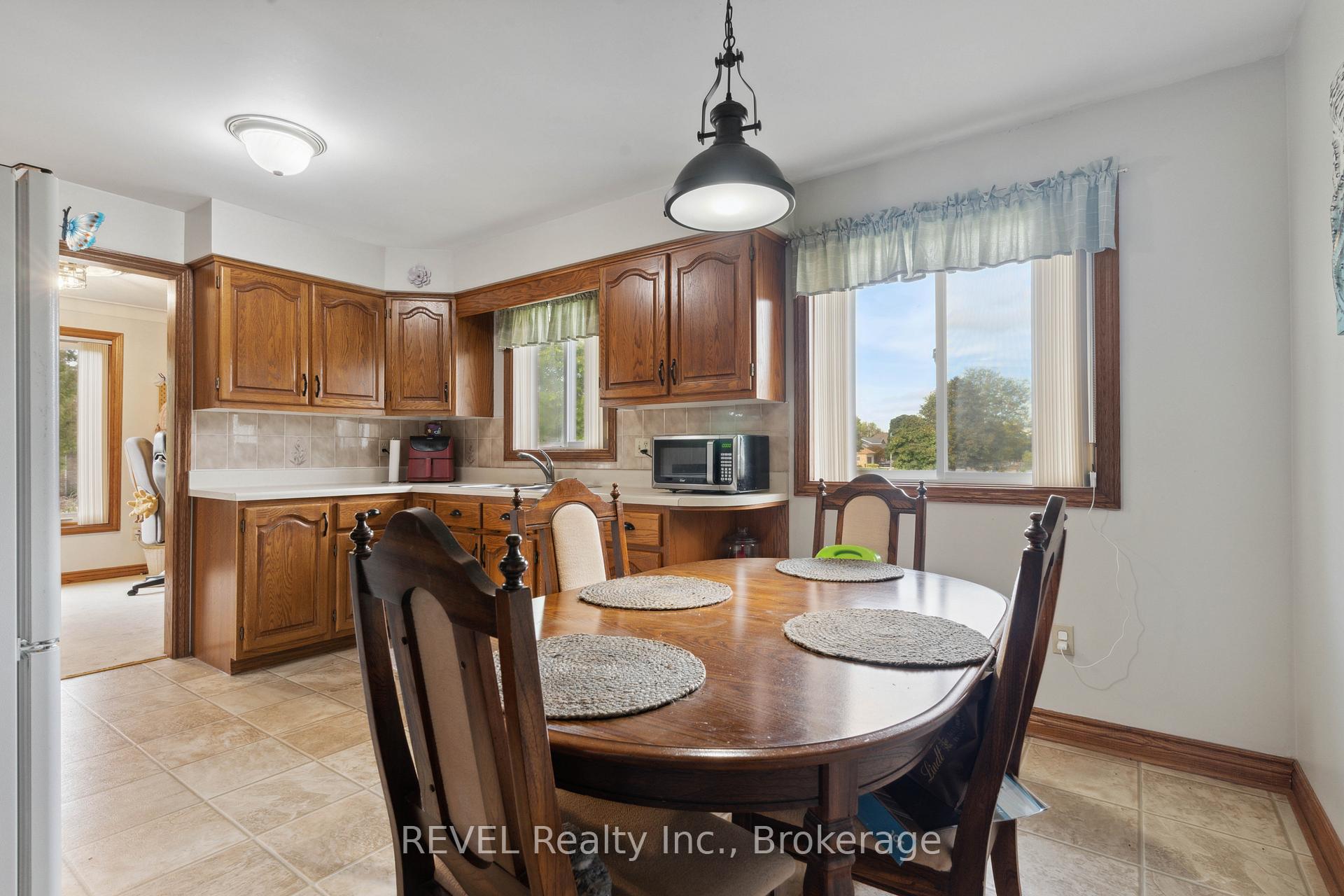 Photo 15 of 126 Colbeck Drive, Welland, Coyle Creek — HOMEH