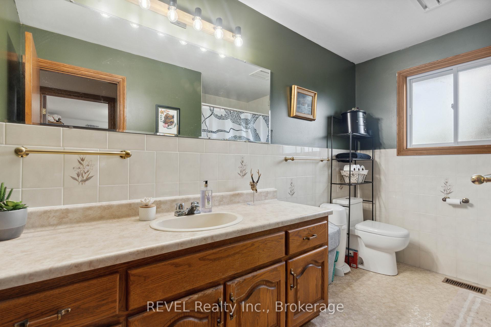 Photo 18 of 126 Colbeck Drive, Welland, Coyle Creek — HOMEH
