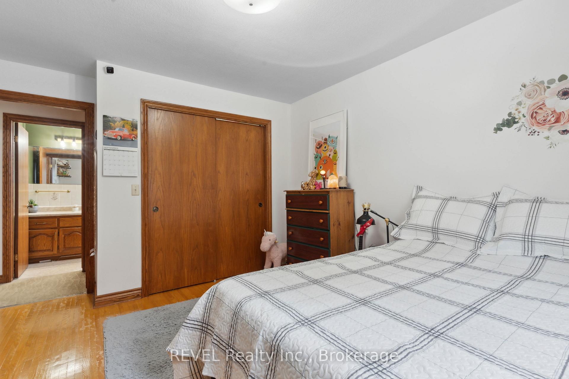 Photo 19 of 126 Colbeck Drive, Welland, Coyle Creek — HOMEH