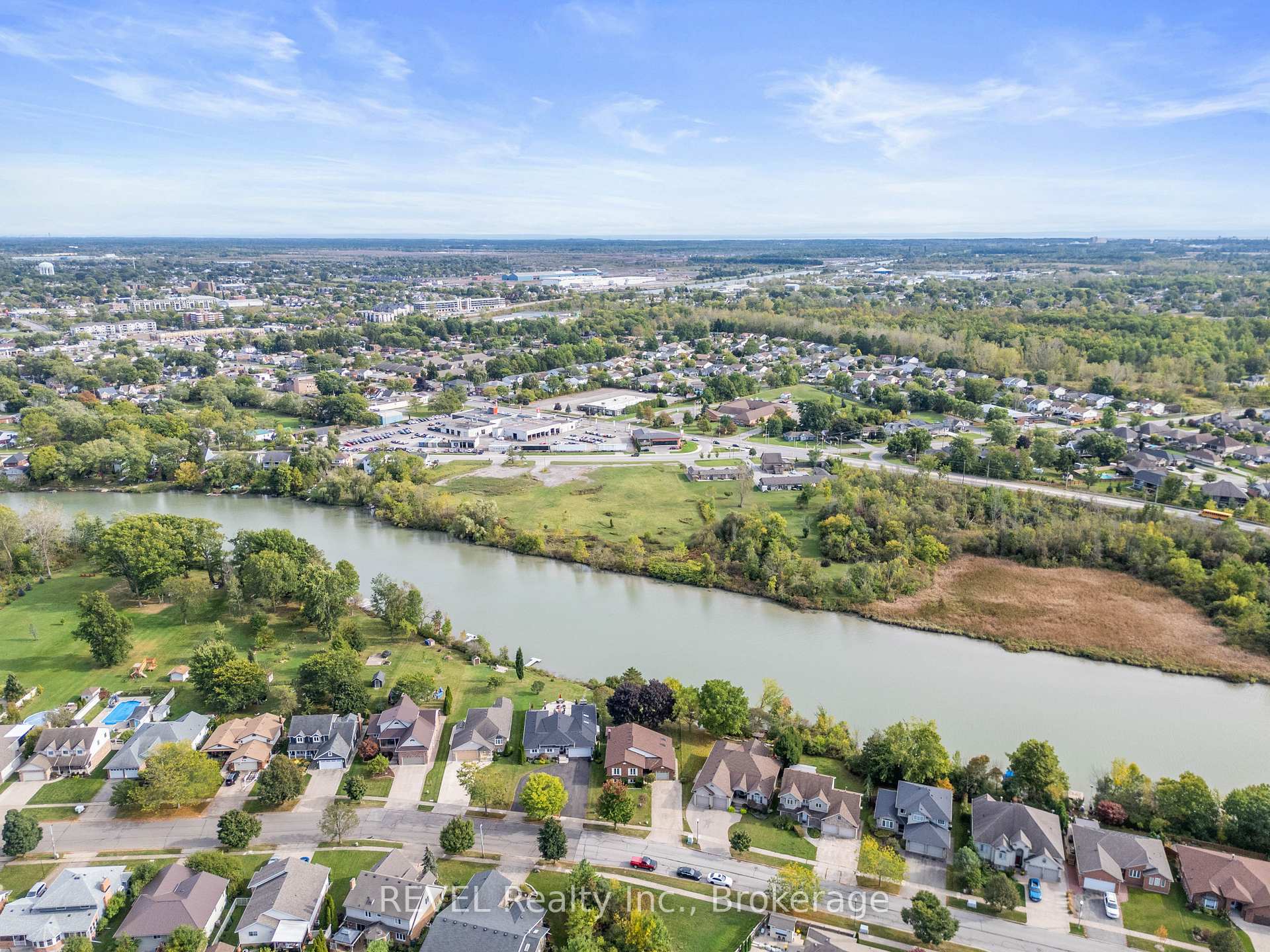 Photo 32 of 126 Colbeck Drive, Welland, Coyle Creek — HOMEH