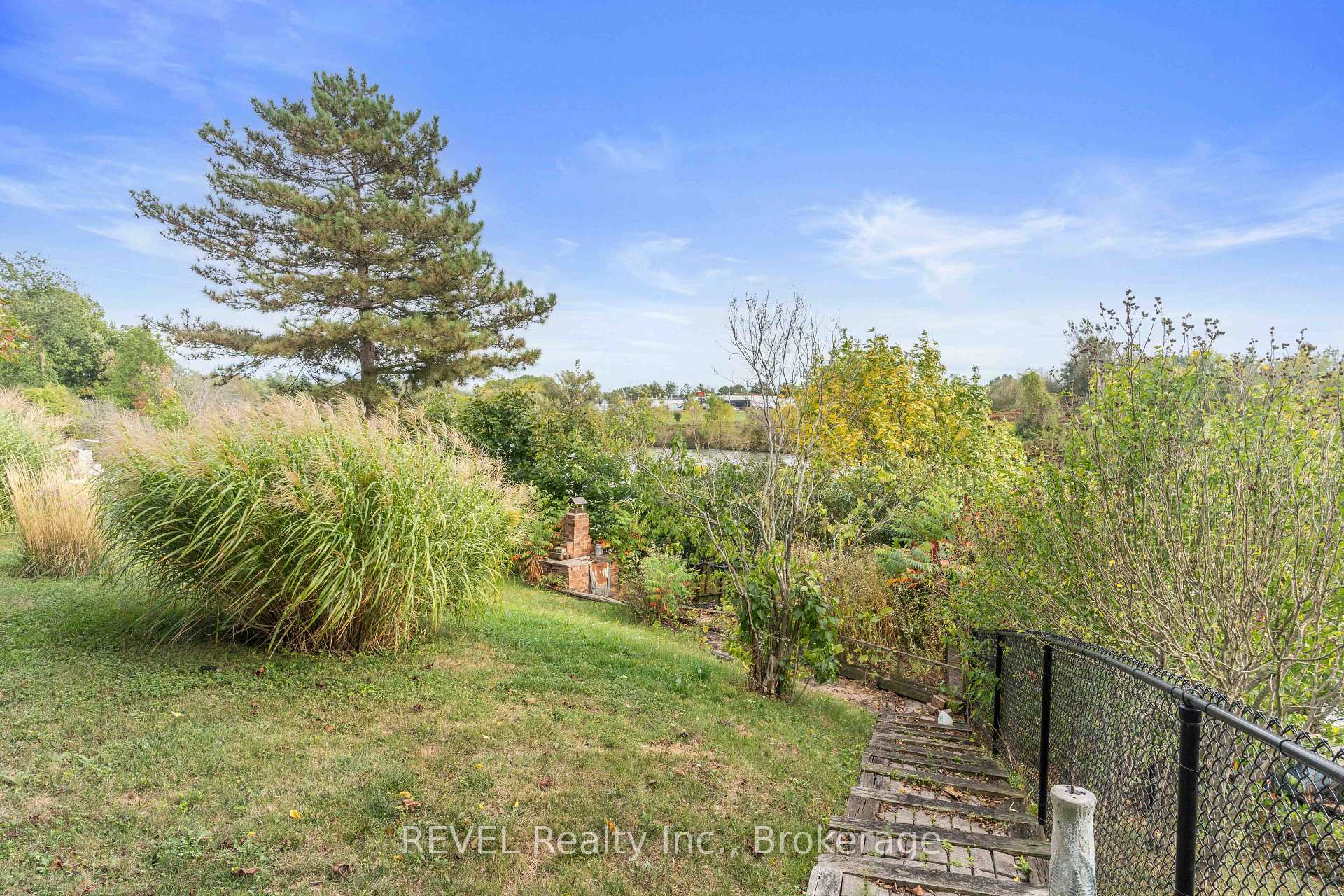 Photo 33 of 126 Colbeck Drive, Welland, Coyle Creek — HOMEH