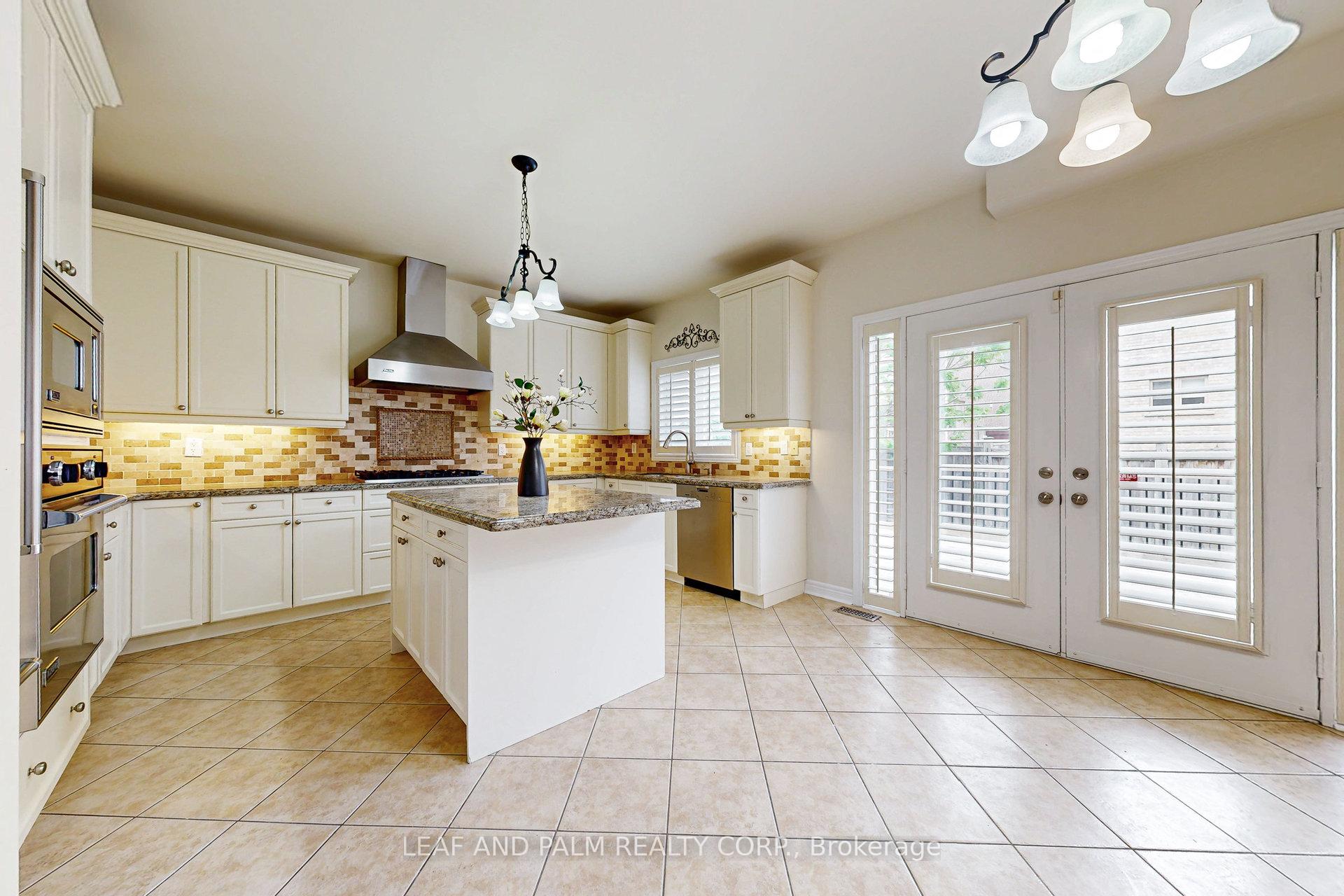 Photo 11 of 150 Peak Point Boulevard, Vaughan, Rural Vaughan — HOMEH